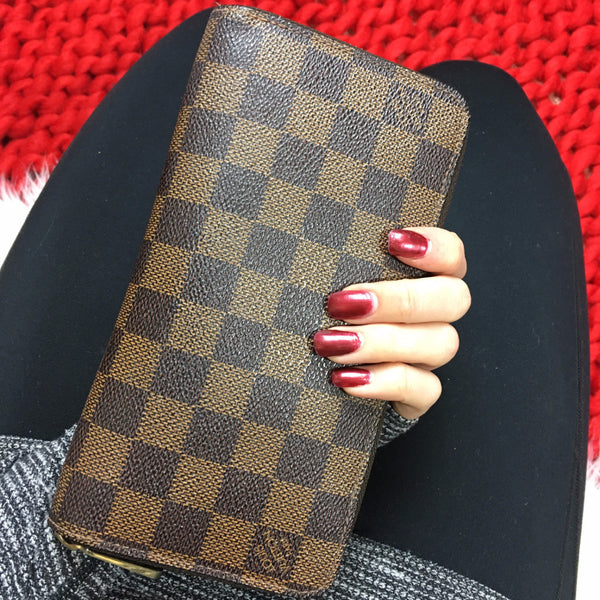 Need a wallet larger than Zippy? Watch this. Louis Vuitton Daily
