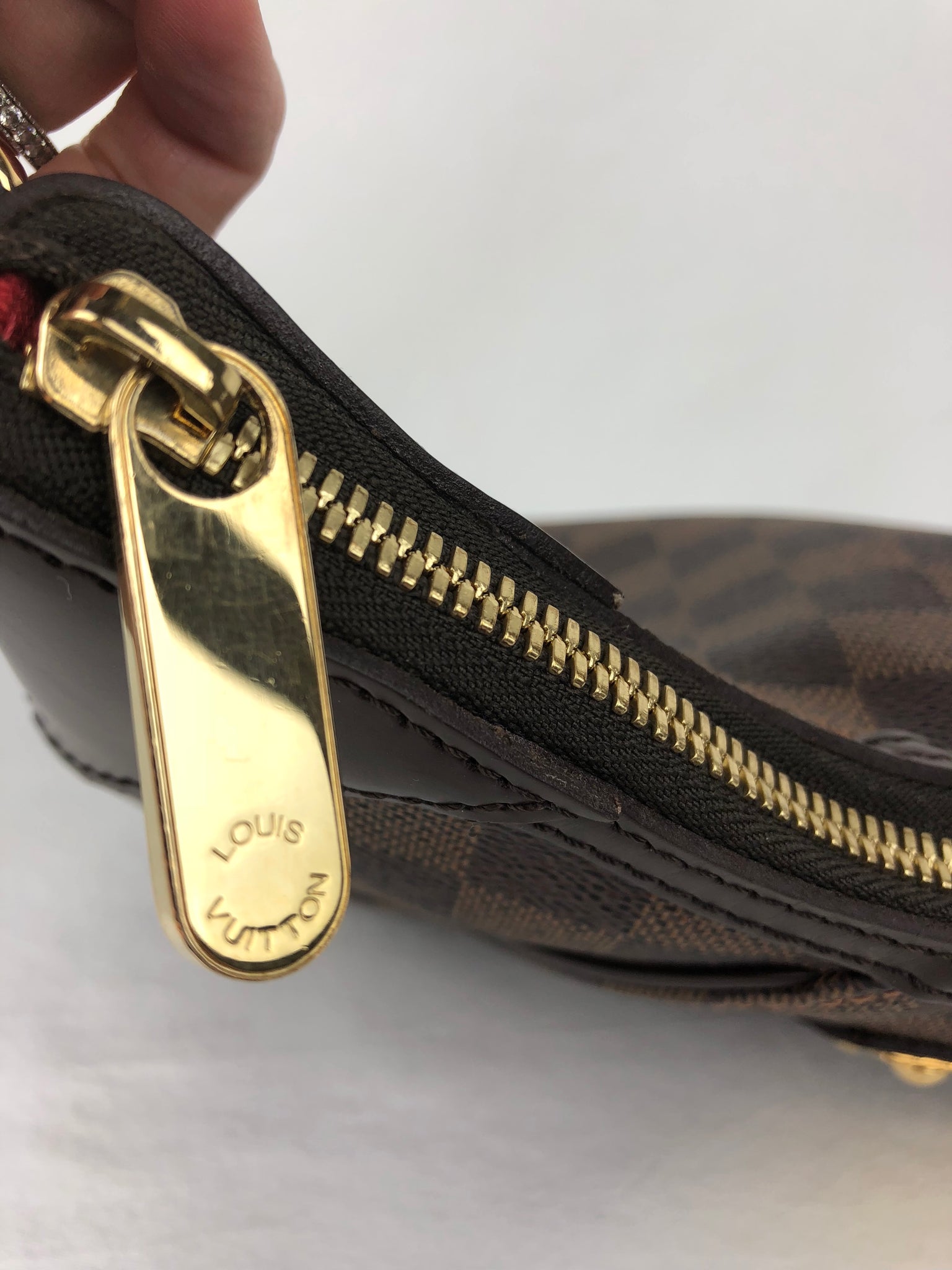 LOUIS VUITTON Thames PM
