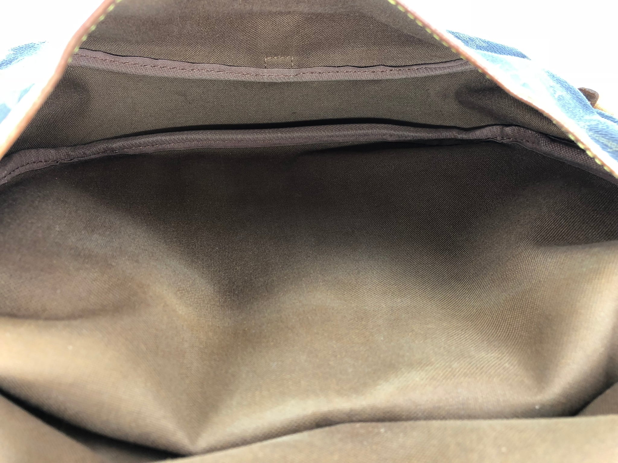 LOUIS VUITTON Saumur 30 Crossbody Bag (Monogram)