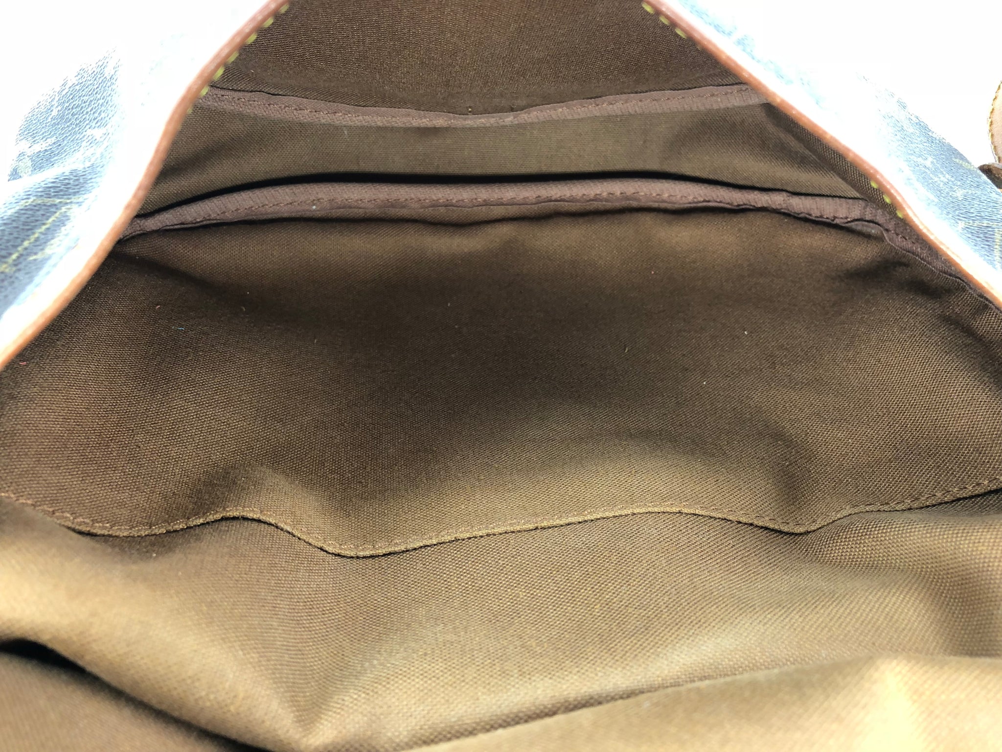 LOUIS VUITTON Saumur 30 Crossbody Bag (Monogram)