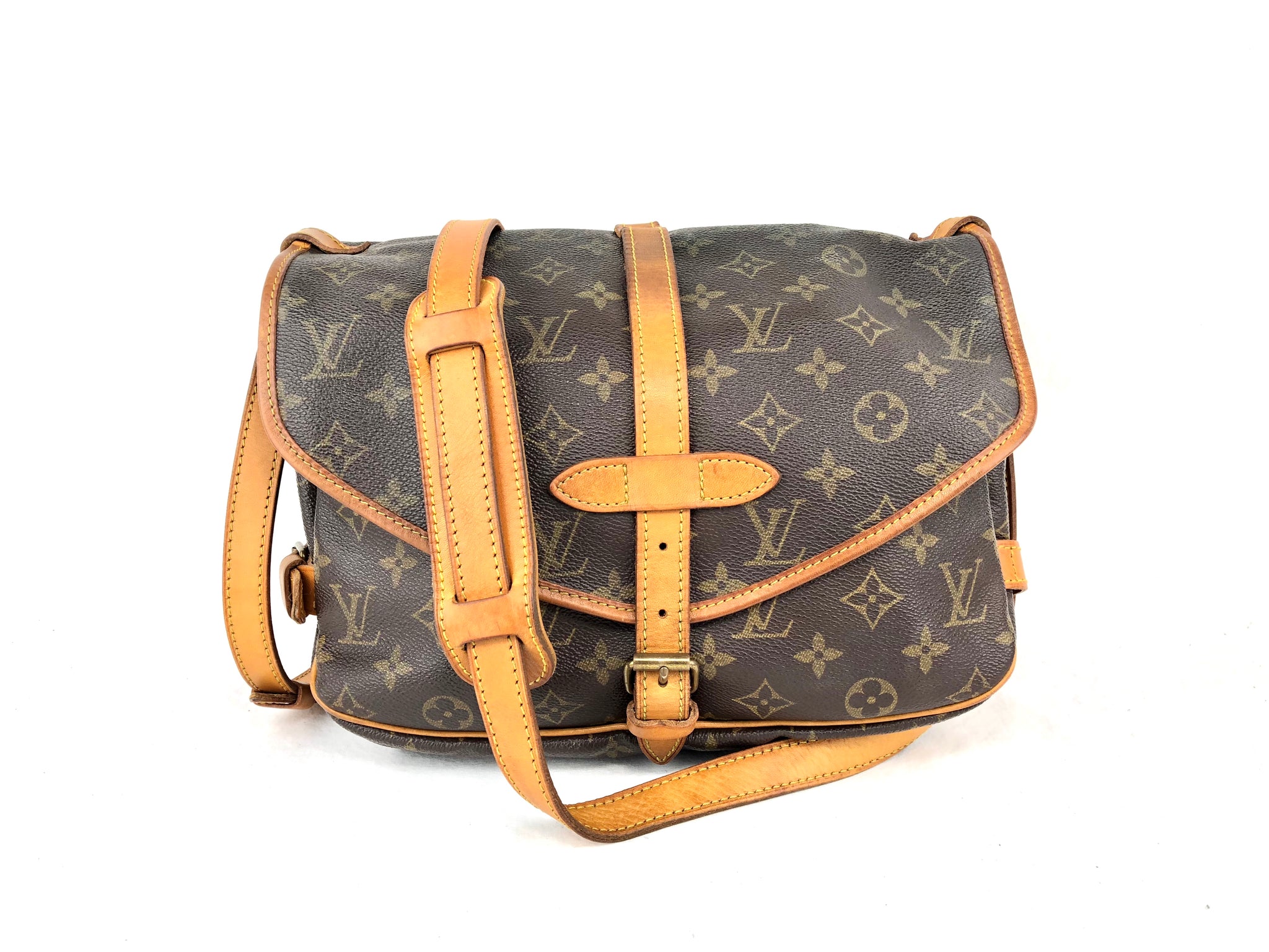 LOUIS VUITTON Saumur 30 Crossbody Bag (Monogram)