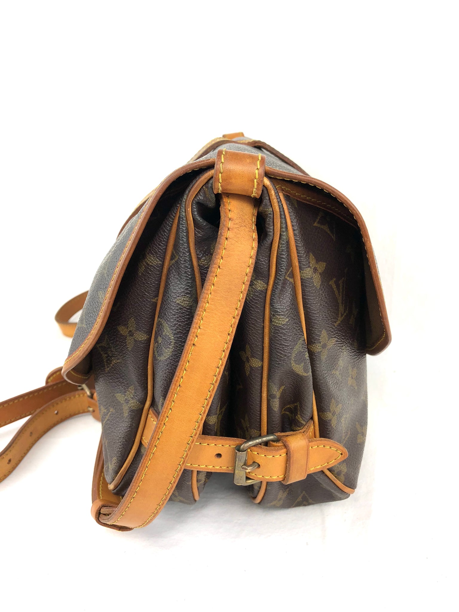 LOUIS VUITTON Saumur 30 Crossbody Bag (Monogram)