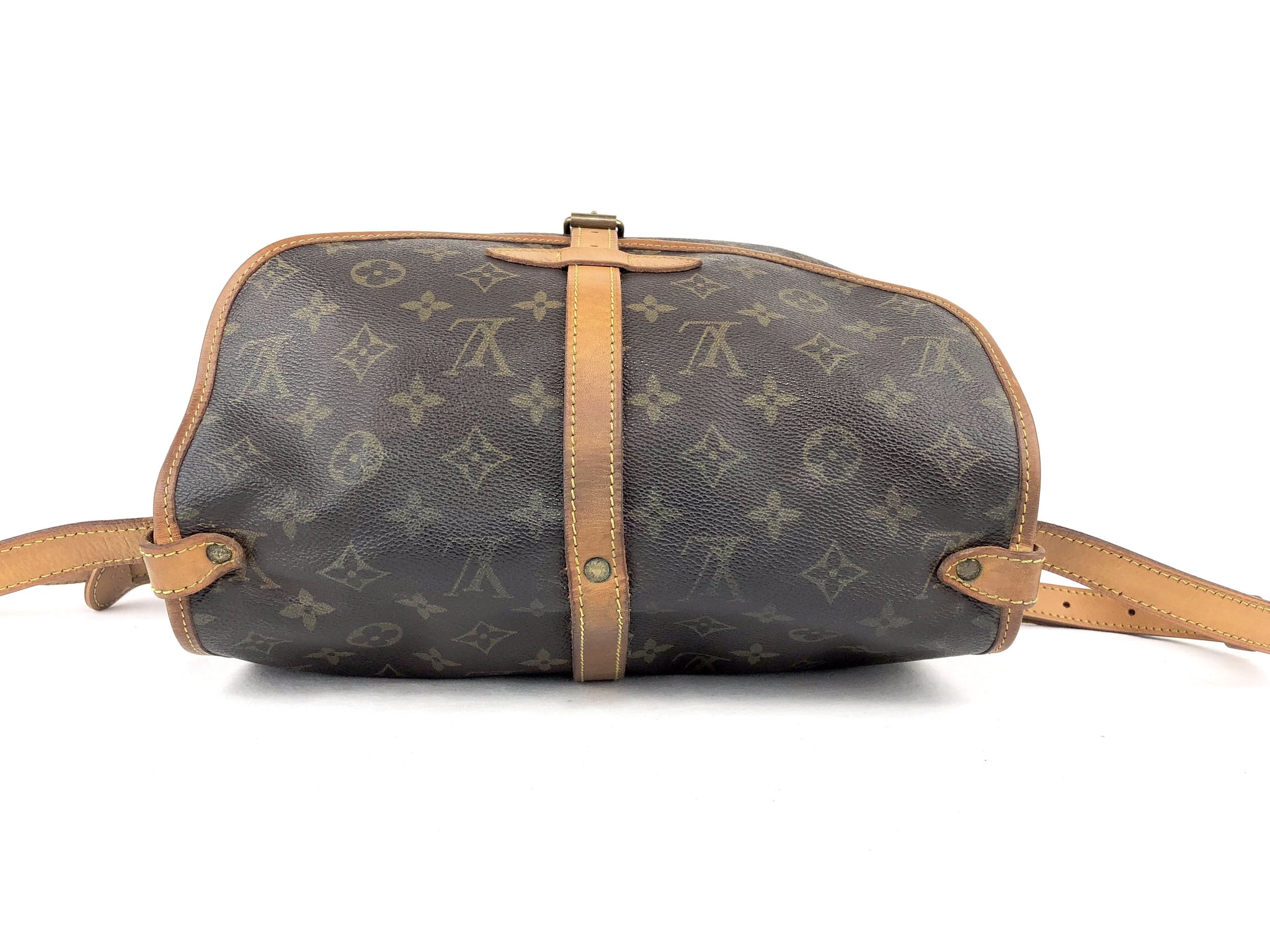 LOUIS VUITTON Saumur 30 Crossbody Bag (Monogram)