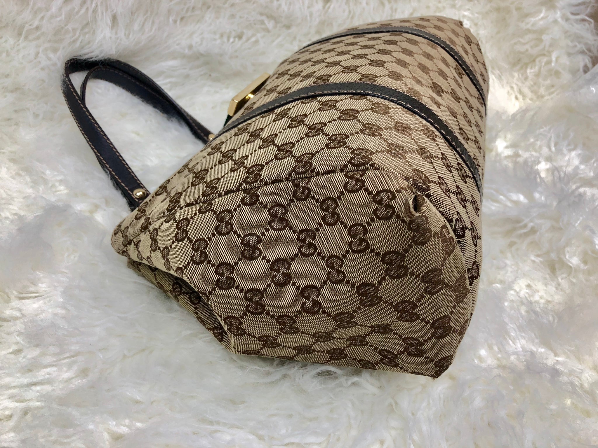 GUCCI Supreme Shoulder Bag