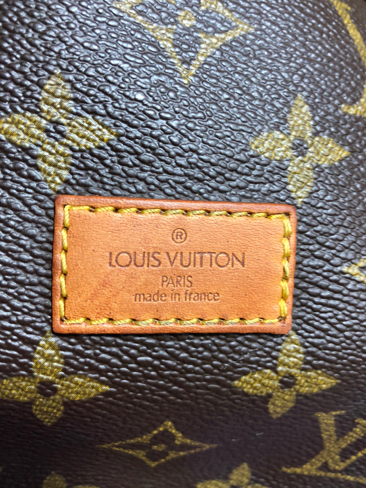 LOUIS VUITTON Mono Saumur 30 Crossbody Bag (AR9002)