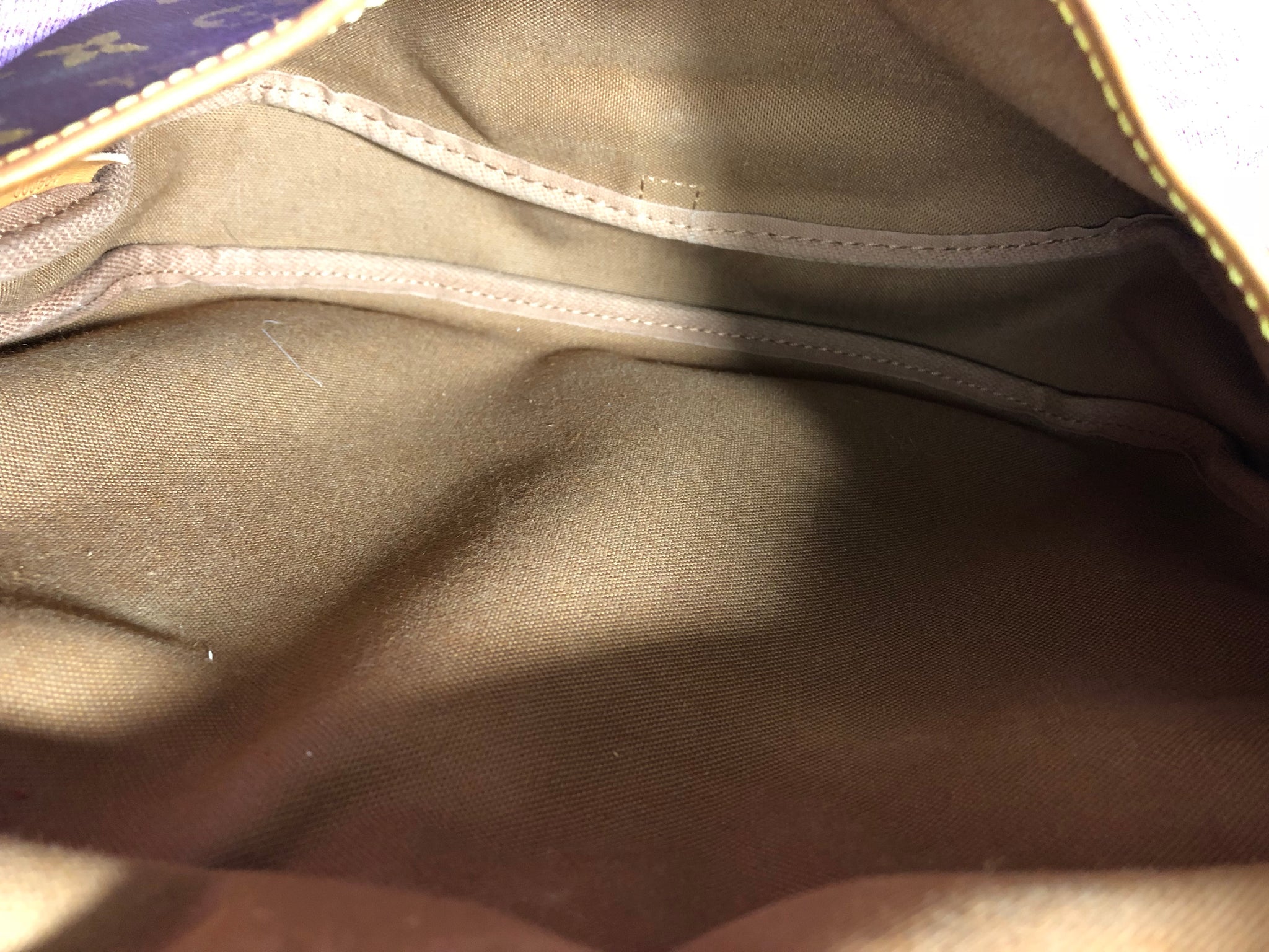 LOUIS VUITTON Mono Saumur 30 Crossbody Bag (AR9002)
