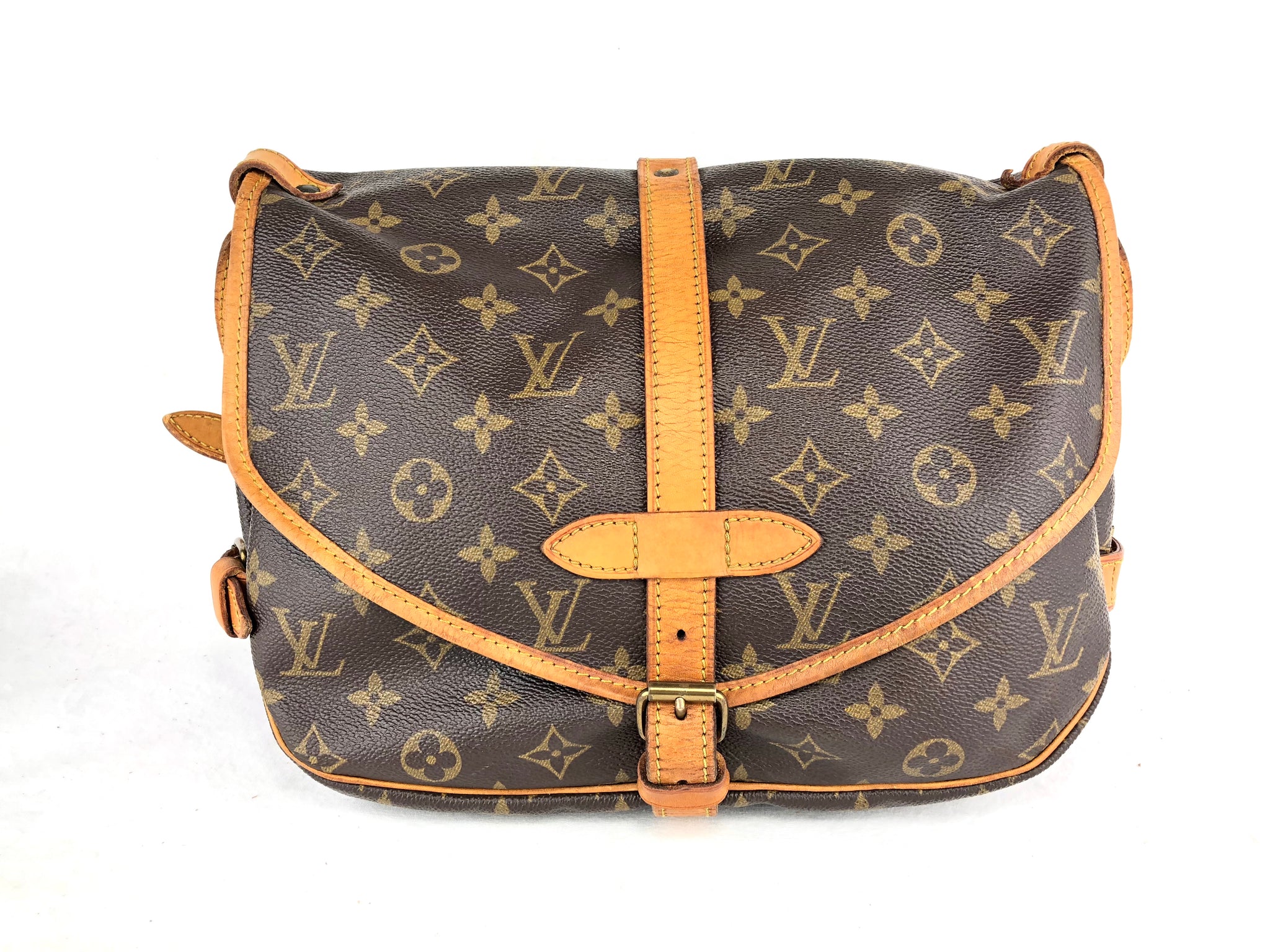 LOUIS VUITTON Mono Saumur 30 Crossbody Bag (AR9002)