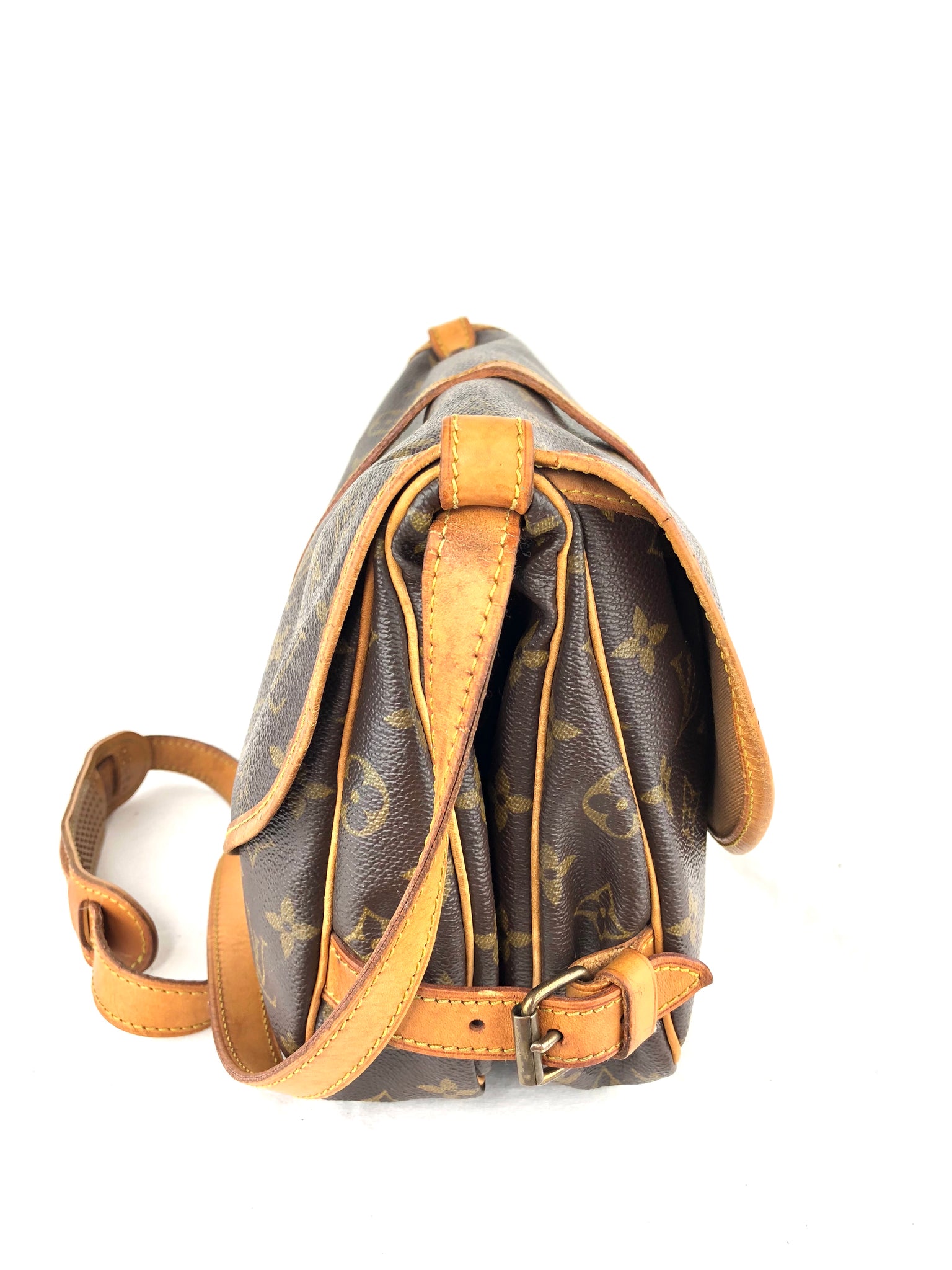 LOUIS VUITTON Mono Saumur 30 Crossbody Bag (AR9002)