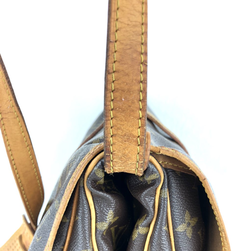 LOUIS VUITTON Mono Saumur 30 Crossbody Bag (AR9002)