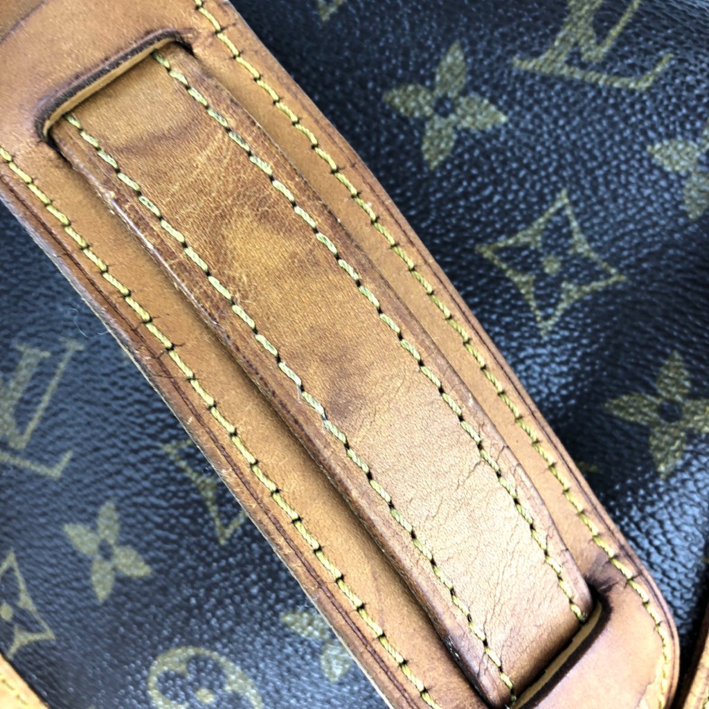 LOUIS VUITTON Mono Saumur 30 Crossbody Bag (AR9002)
