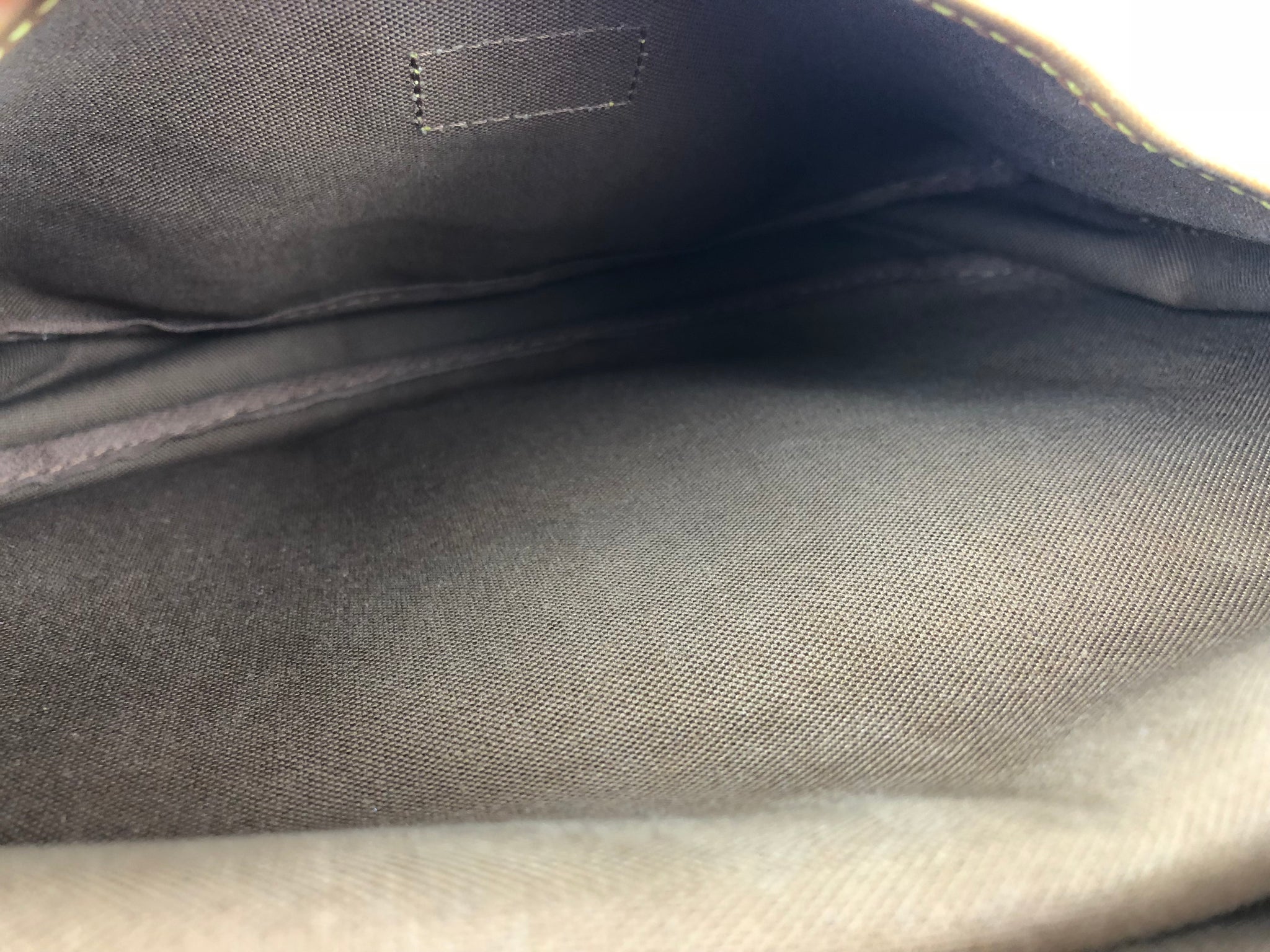LOUIS VUITTON Monogram Saumur 30 Crossbody Bag (MB0958)