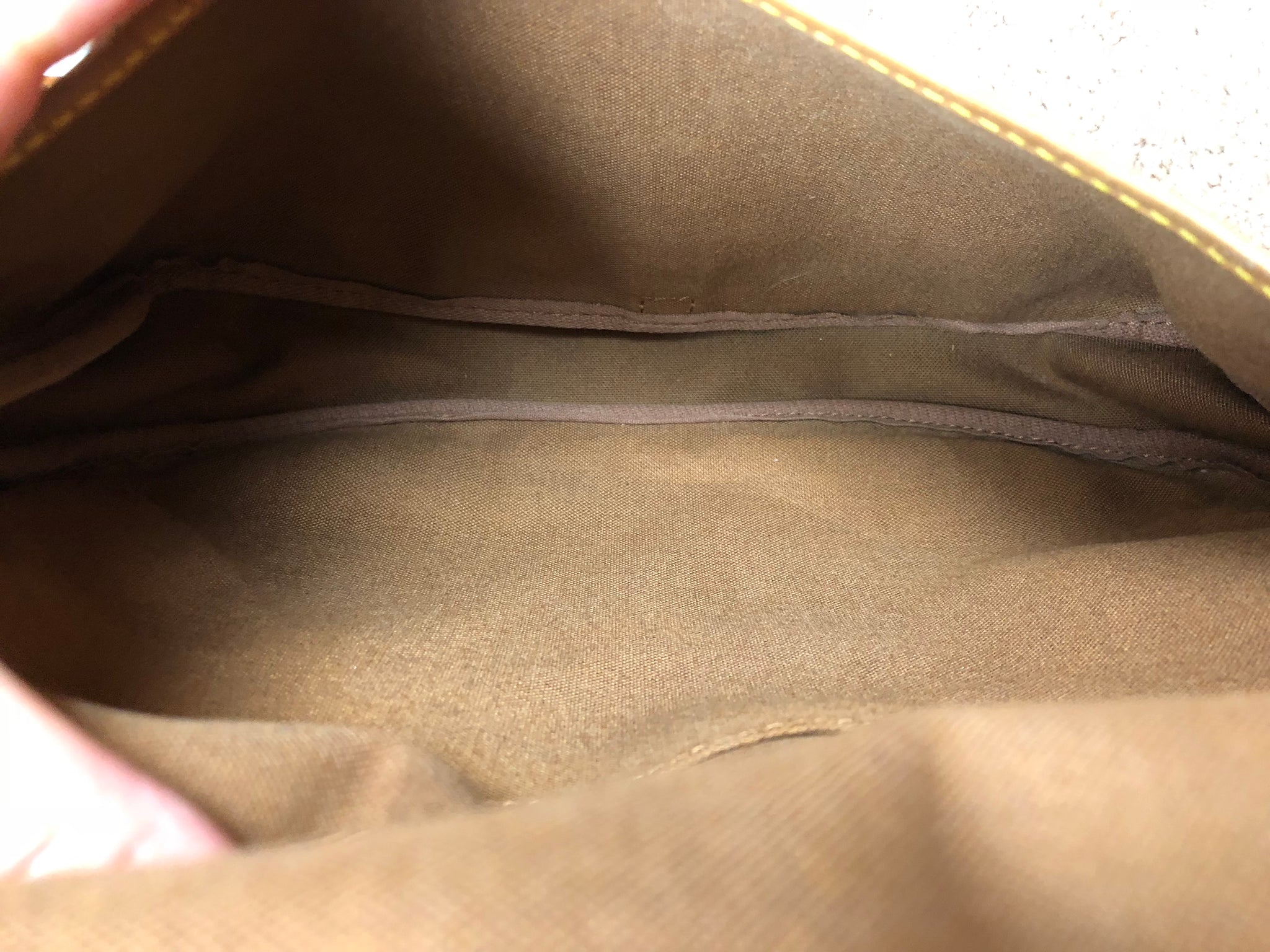 LOUIS VUITTON Monogram Saumur 30 Crossbody Bag (AR1912)