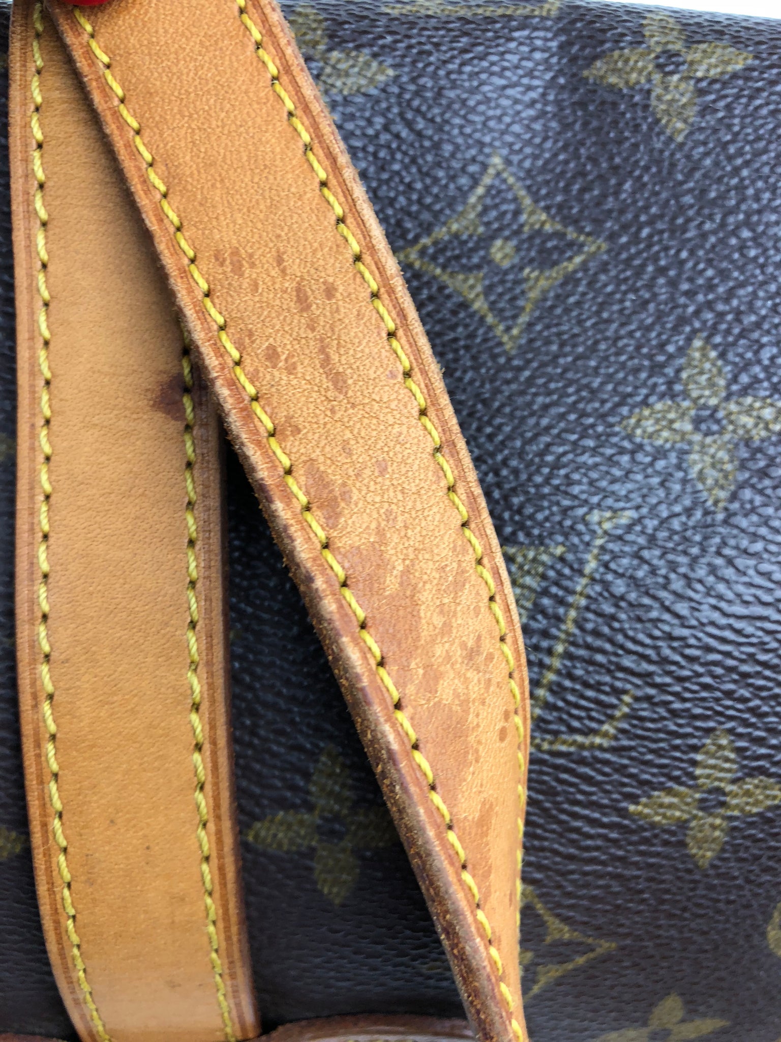 LOUIS VUITTON Monogram Saumur 30 Crossbody Bag (AR1912)