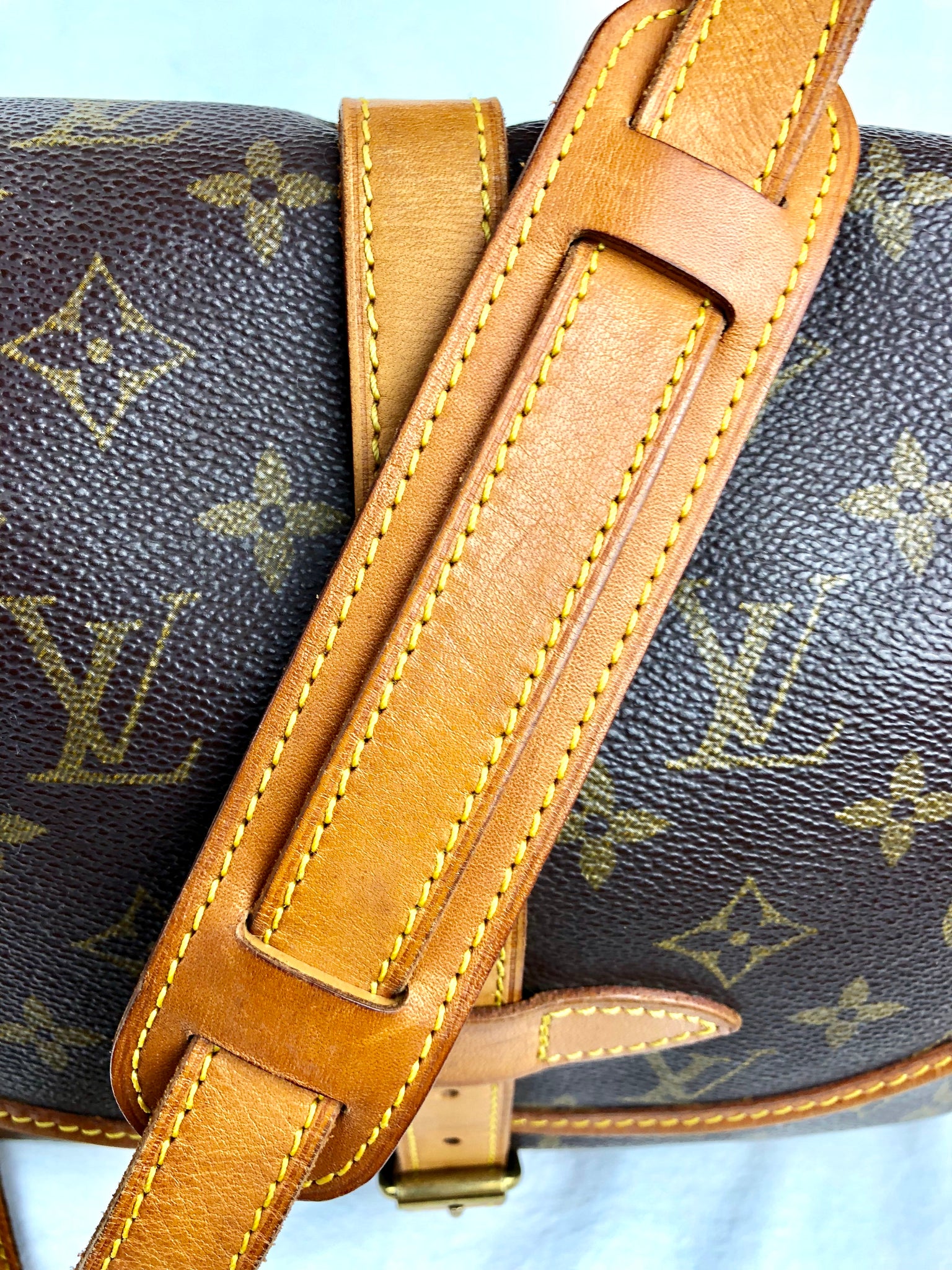 LOUIS VUITTON Monogram Saumur 30 Crossbody Bag (AR1912)