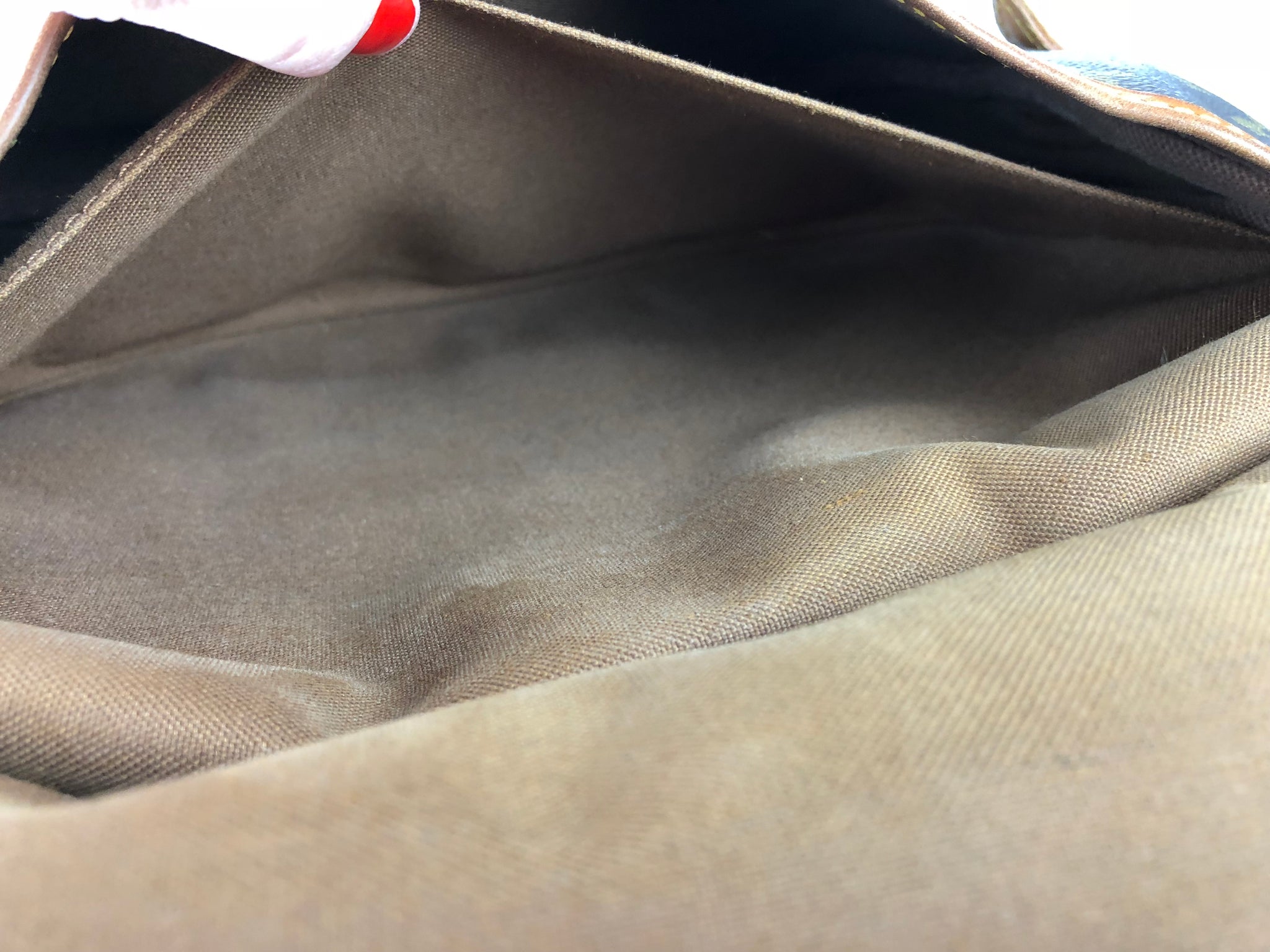 LOUIS VUITTON Mono Saumur 30 Crossbody Bag (AR1912)