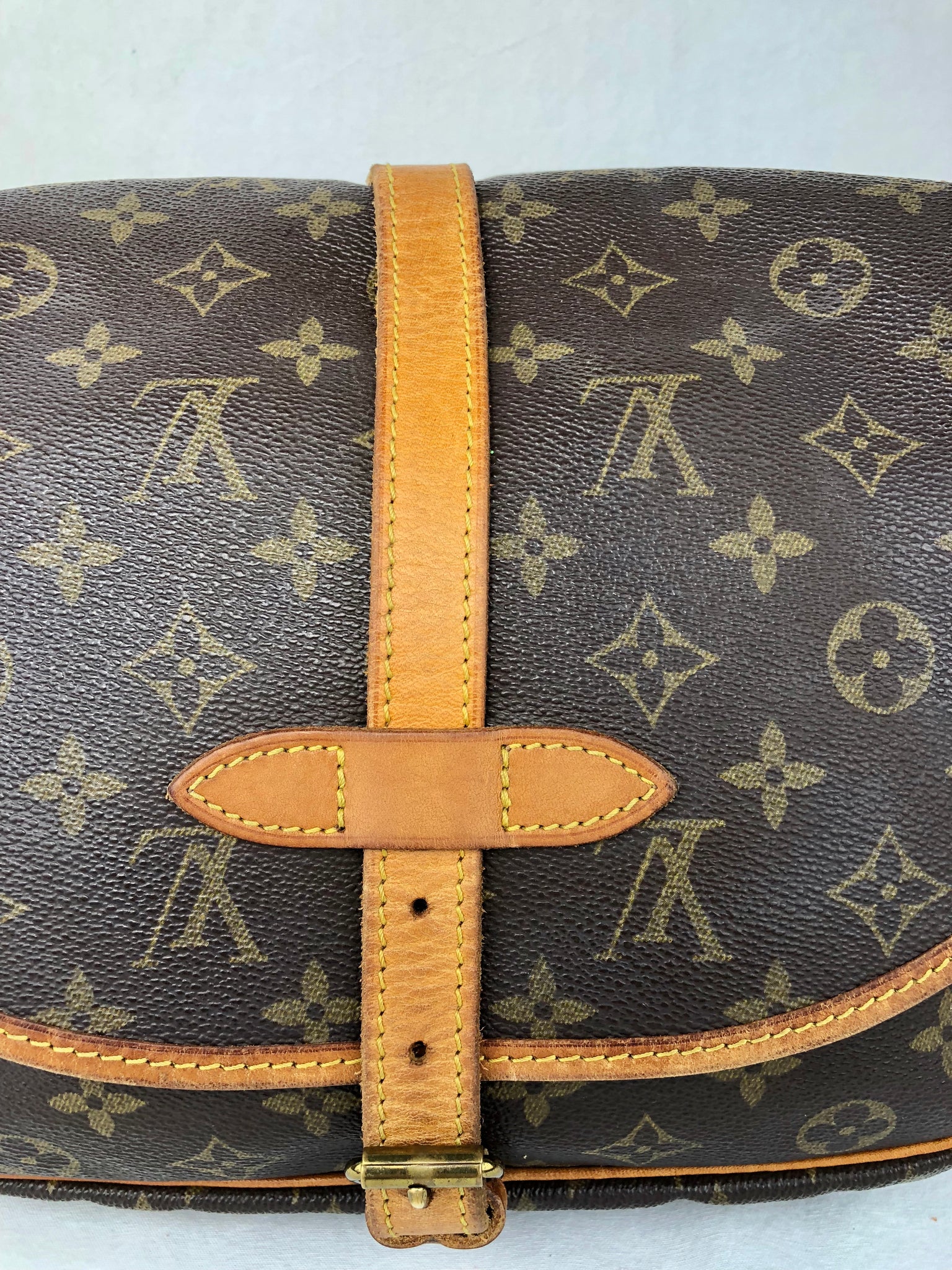 LOUIS VUITTON Mono Saumur 30 Crossbody Bag (AR1912)