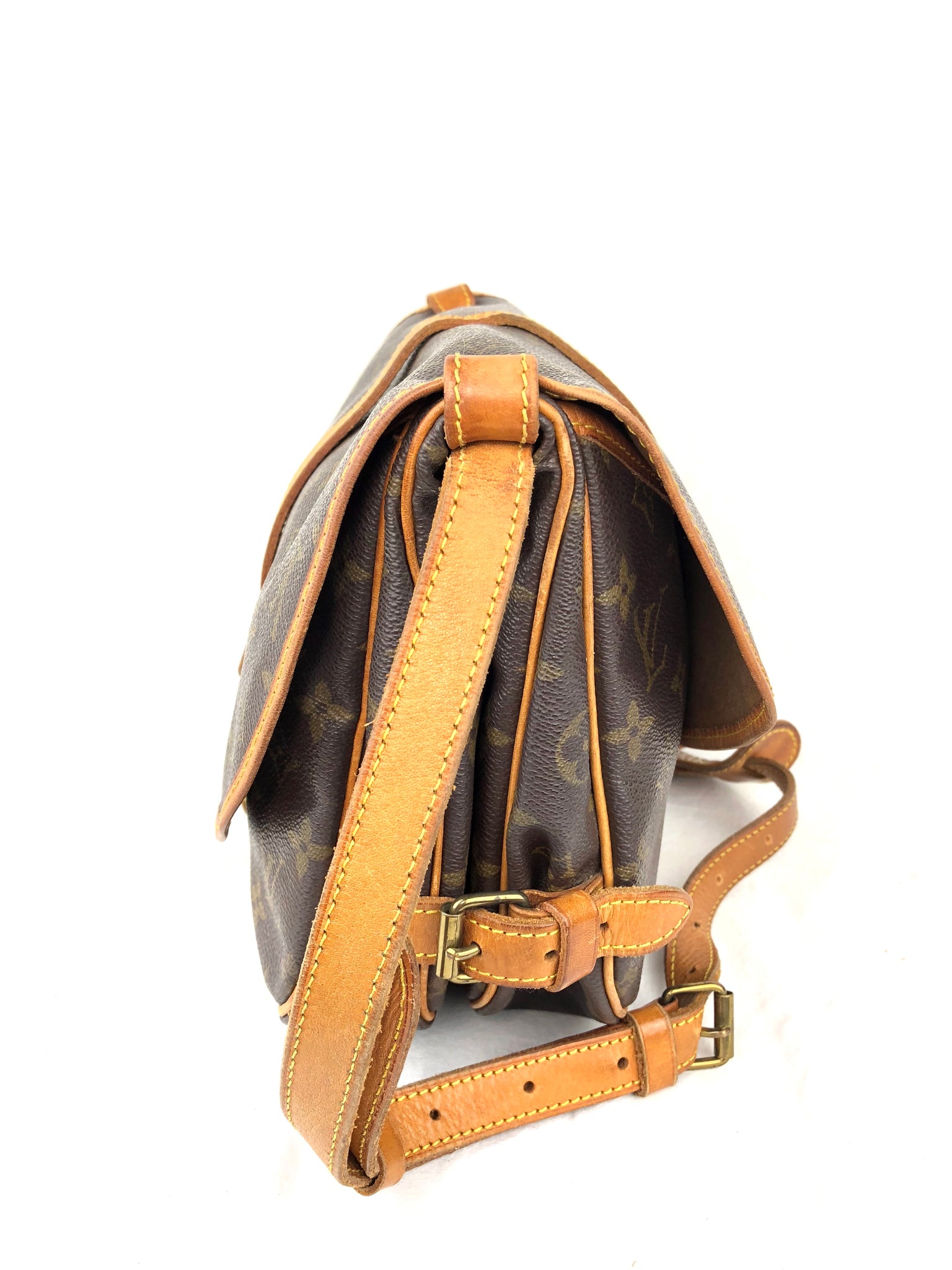 LOUIS VUITTON Mono Saumur 30 Crossbody Bag (AR1912)