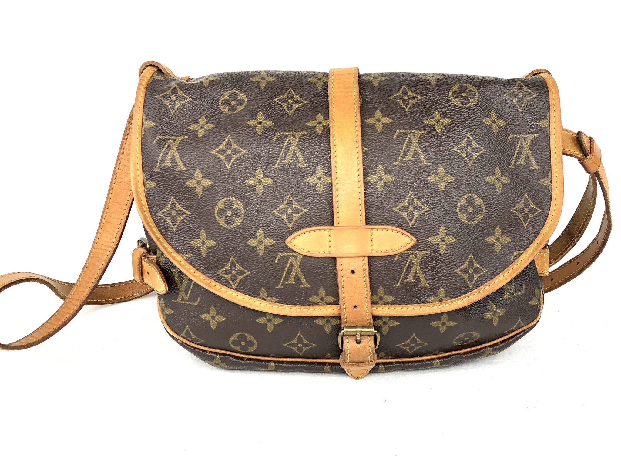 LOUIS VUITTON Mono Saumur 30 Crossbody Bag (AR0950)