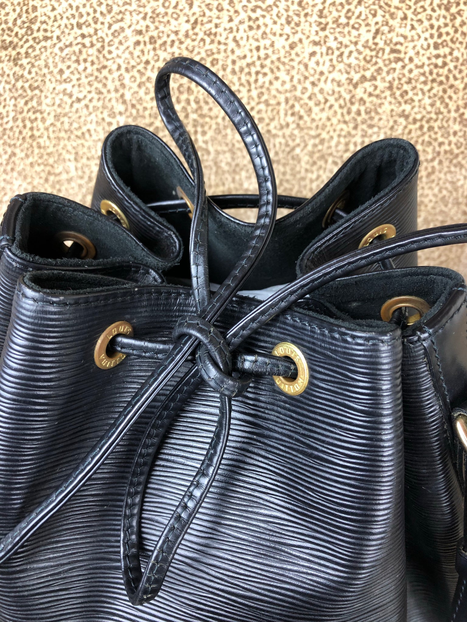 LOUIS VUITTON Black EPI Noe PM Bucket Bag