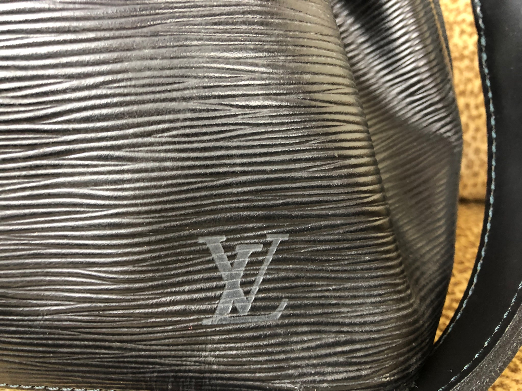 LOUIS VUITTON Black EPI Noe PM Bucket Bag