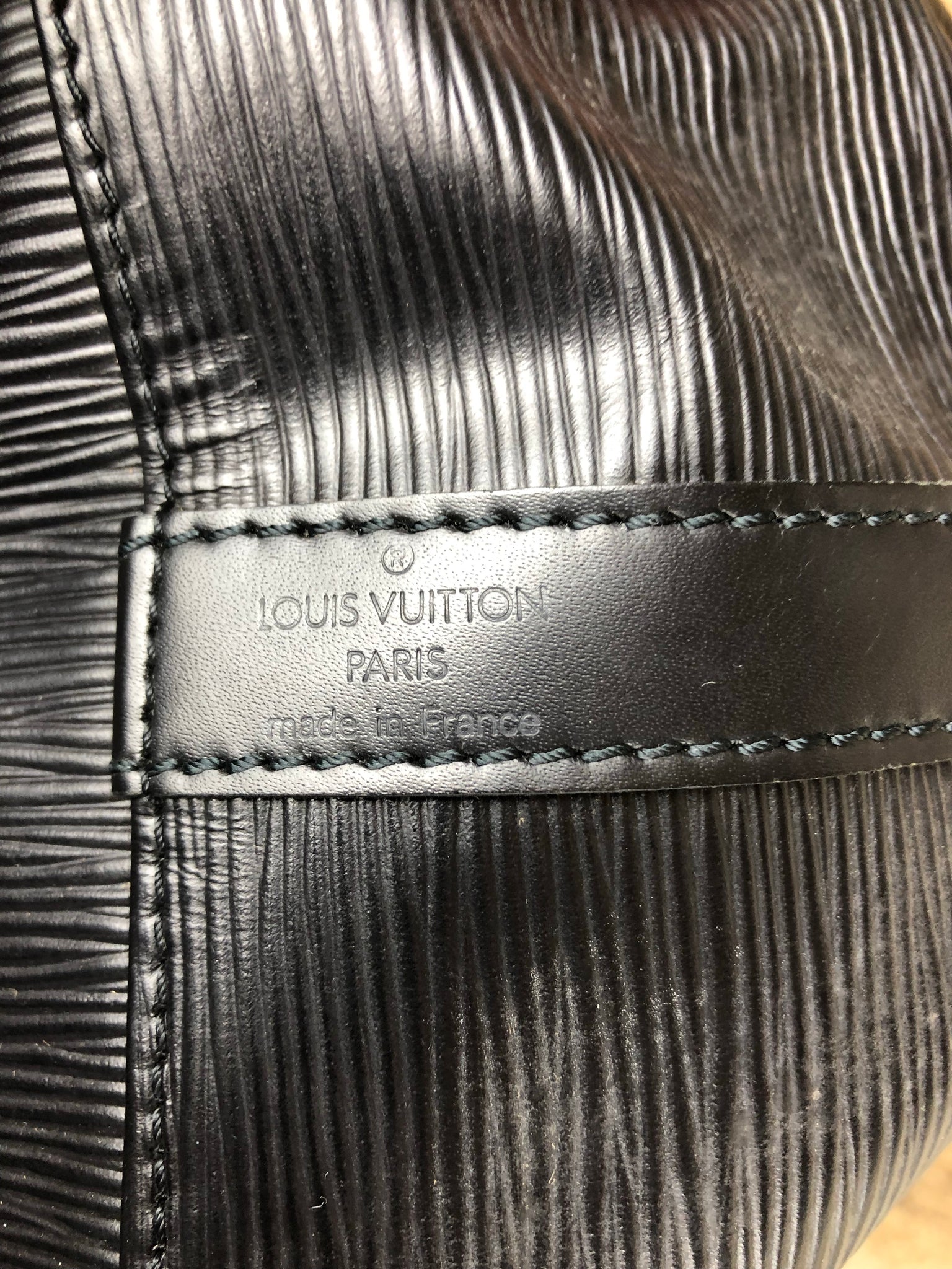 LOUIS VUITTON Black EPI Noe PM Bucket Bag