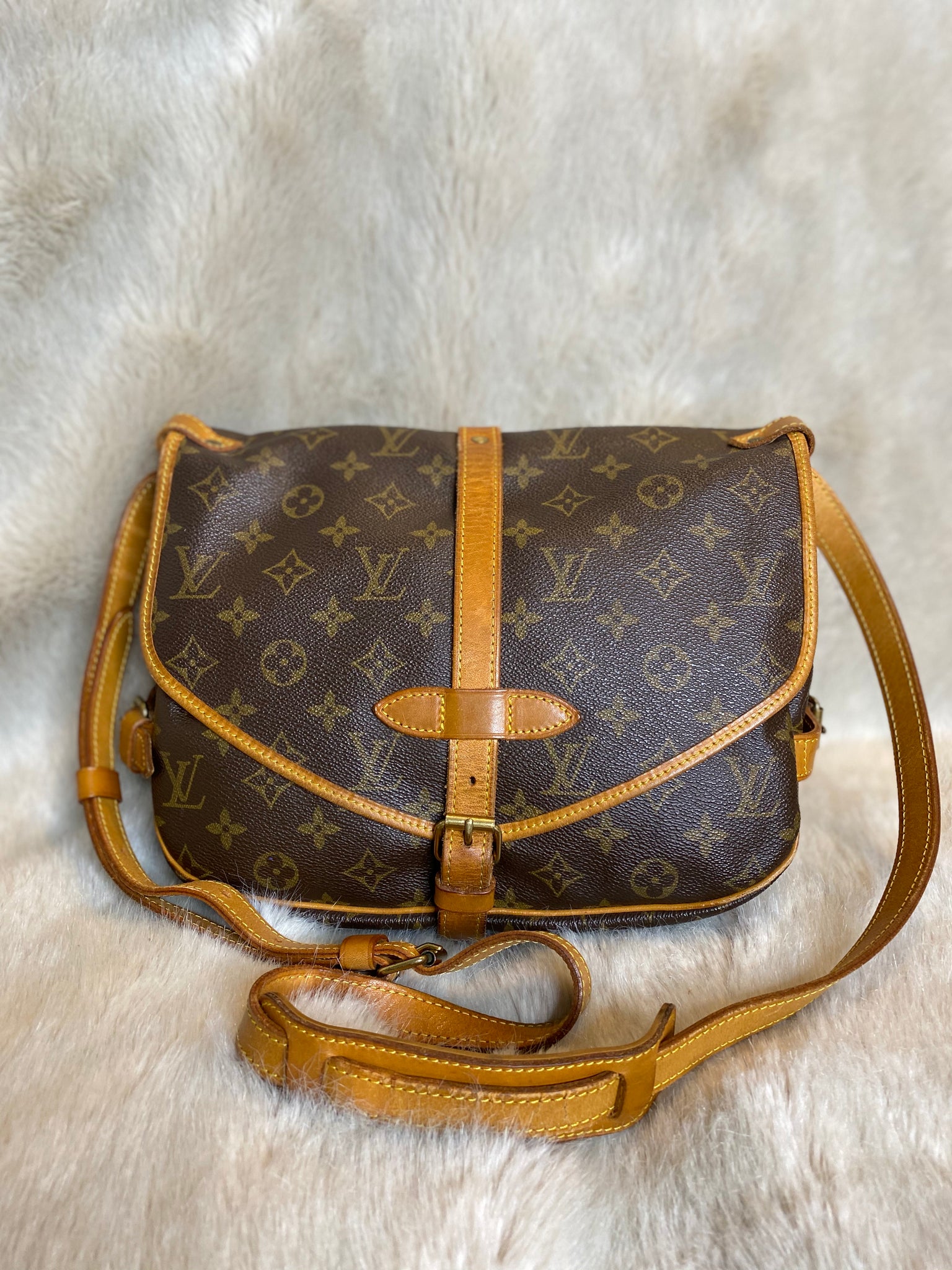 LOUIS VUITTON Saumur 30 Crossbody Bag