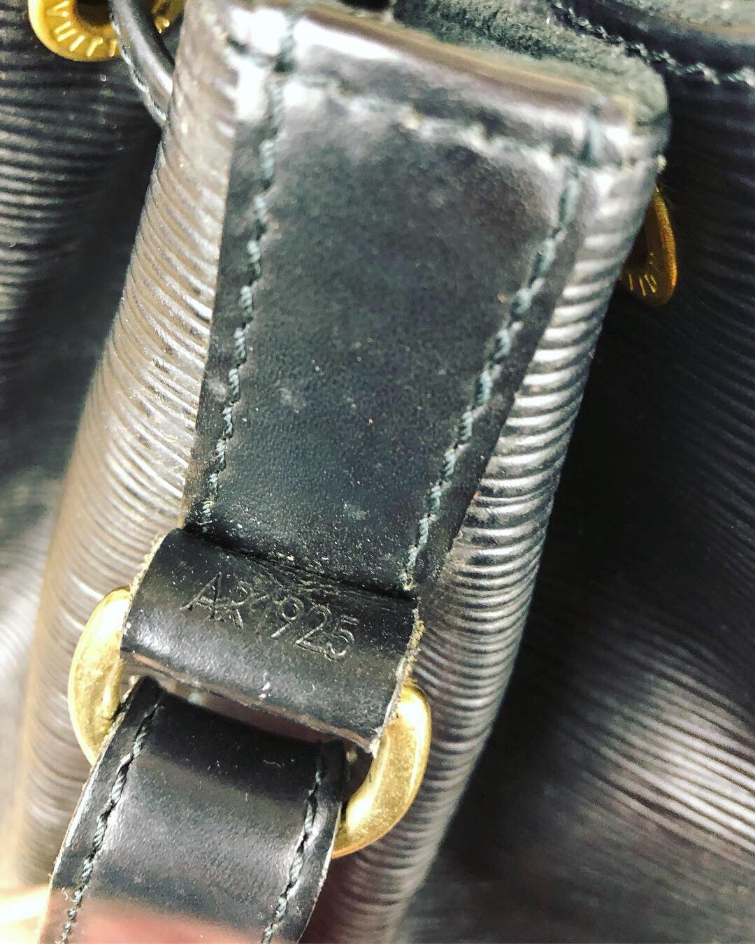 LOUIS VUITTON Black EPI Noe PM Bucket Bag