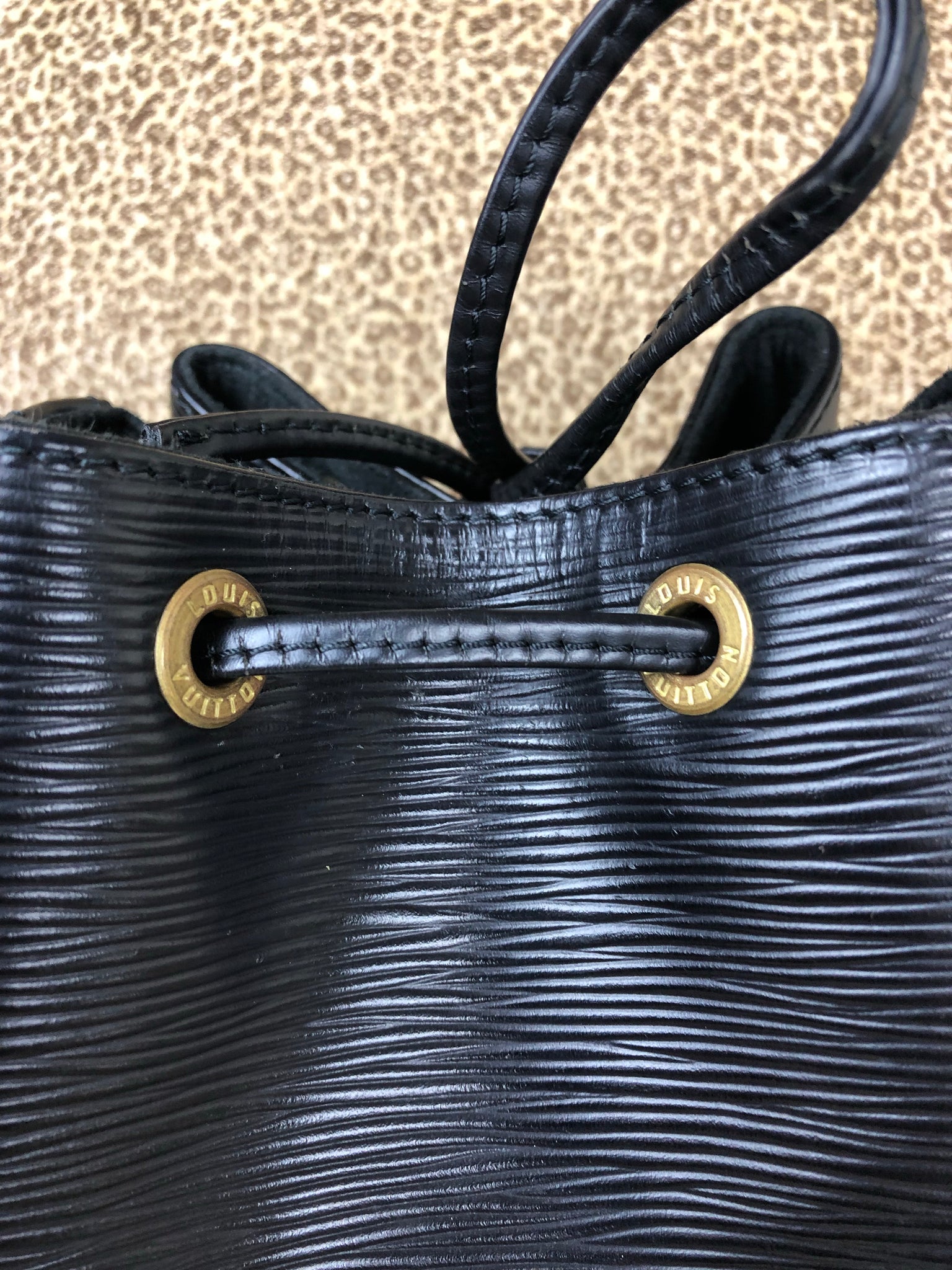 LOUIS VUITTON Black EPI Noe PM Bucket Bag