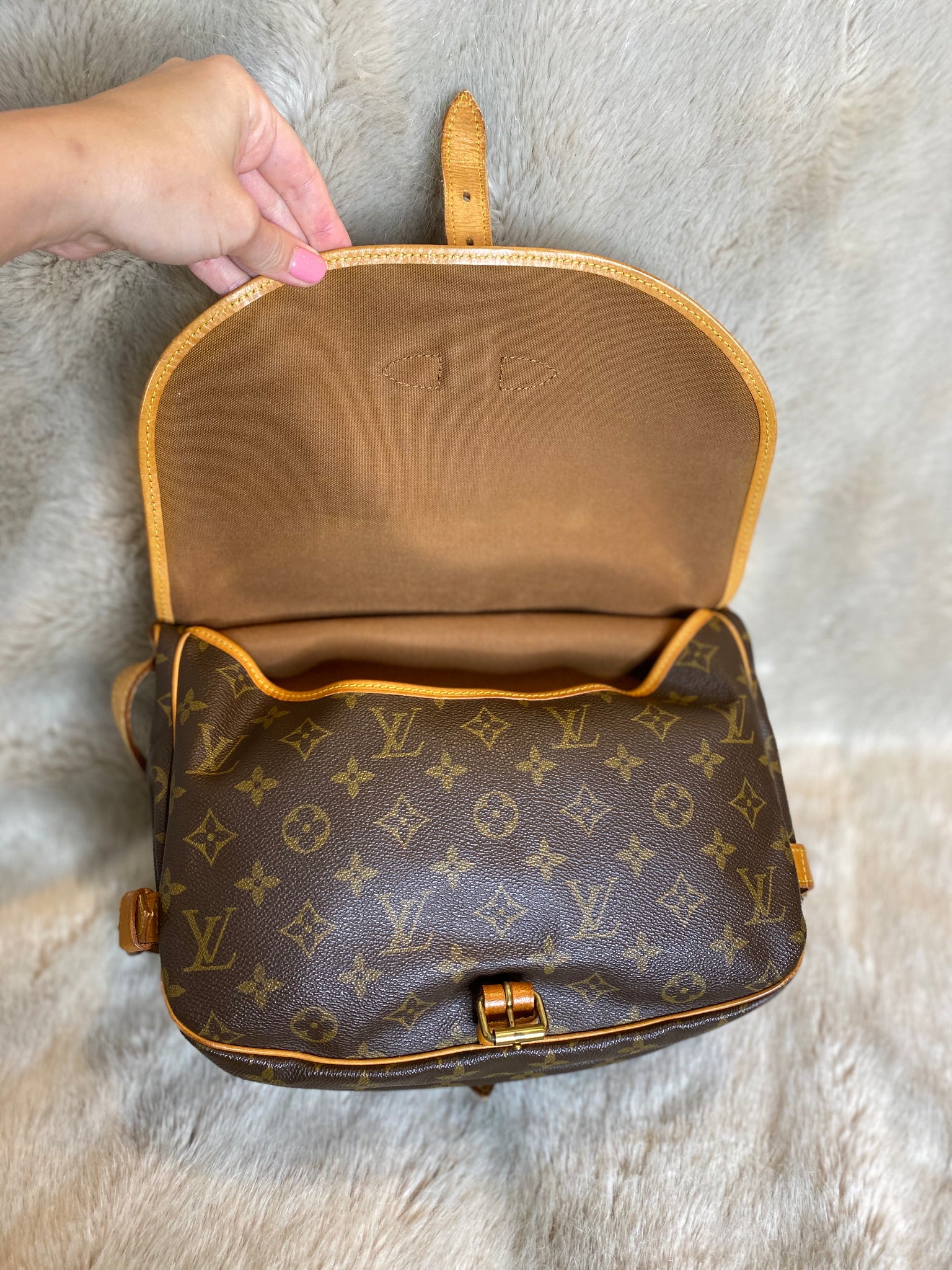 LOUIS VUITTON Saumur 30 Crossbody Bag