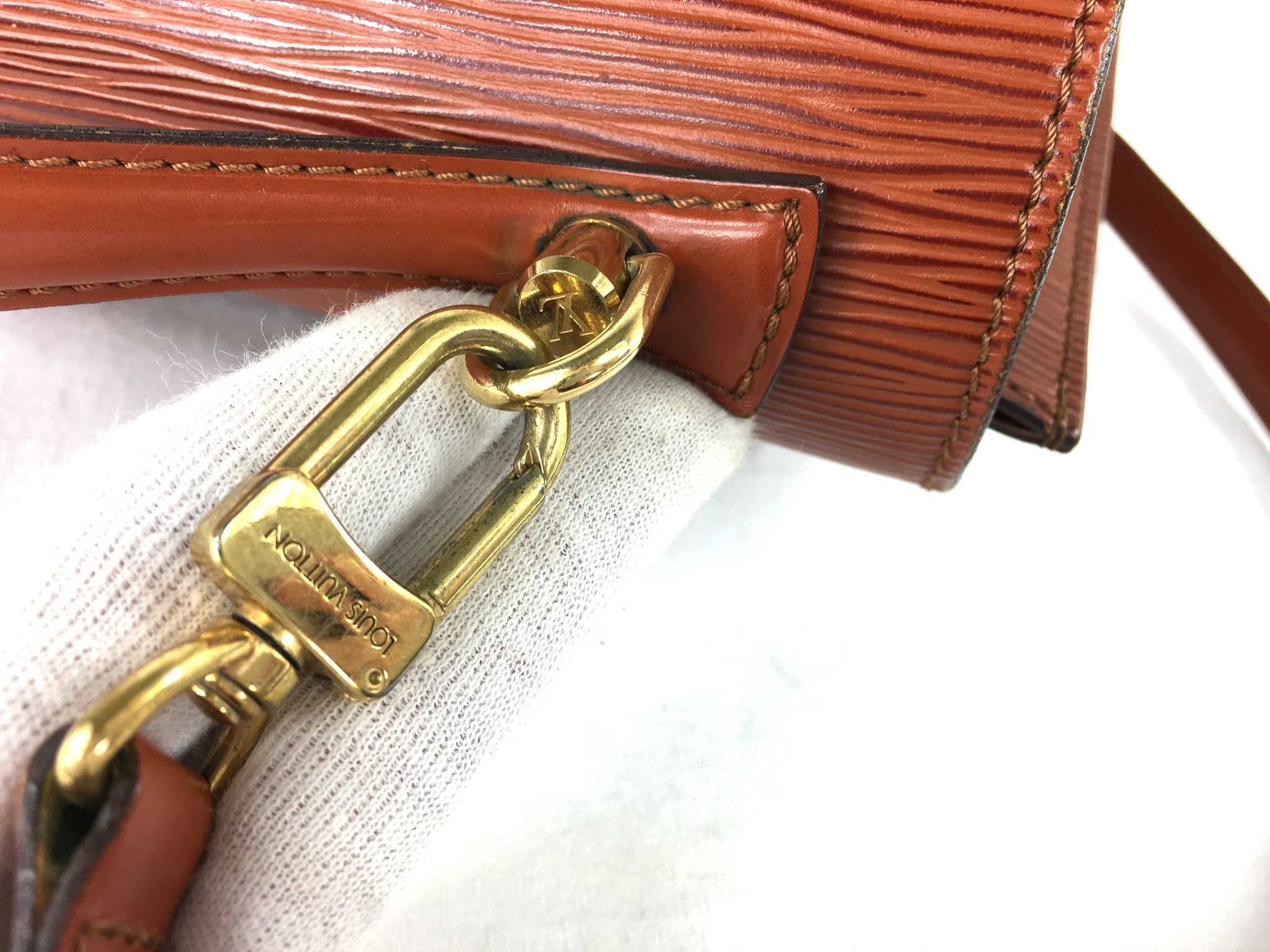 LOUIS VUITTON EPI Monceau Bag w/ Strap