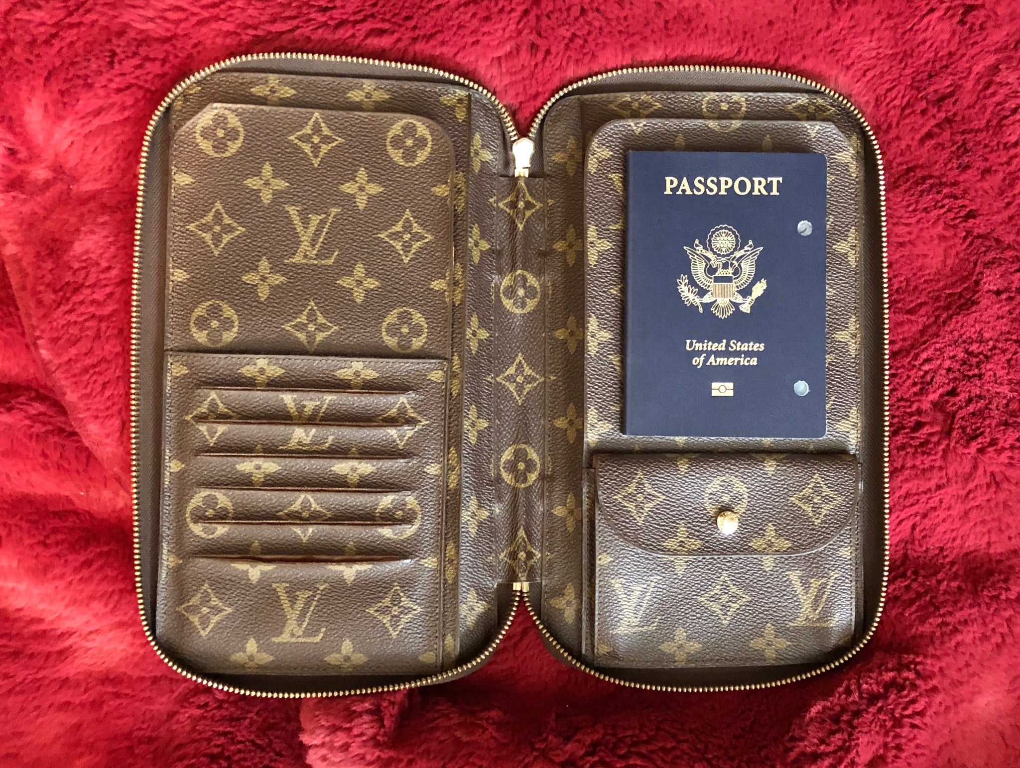 Louis Vuitton Passport Holder/Zippy Wallet – yourvintagelvoe