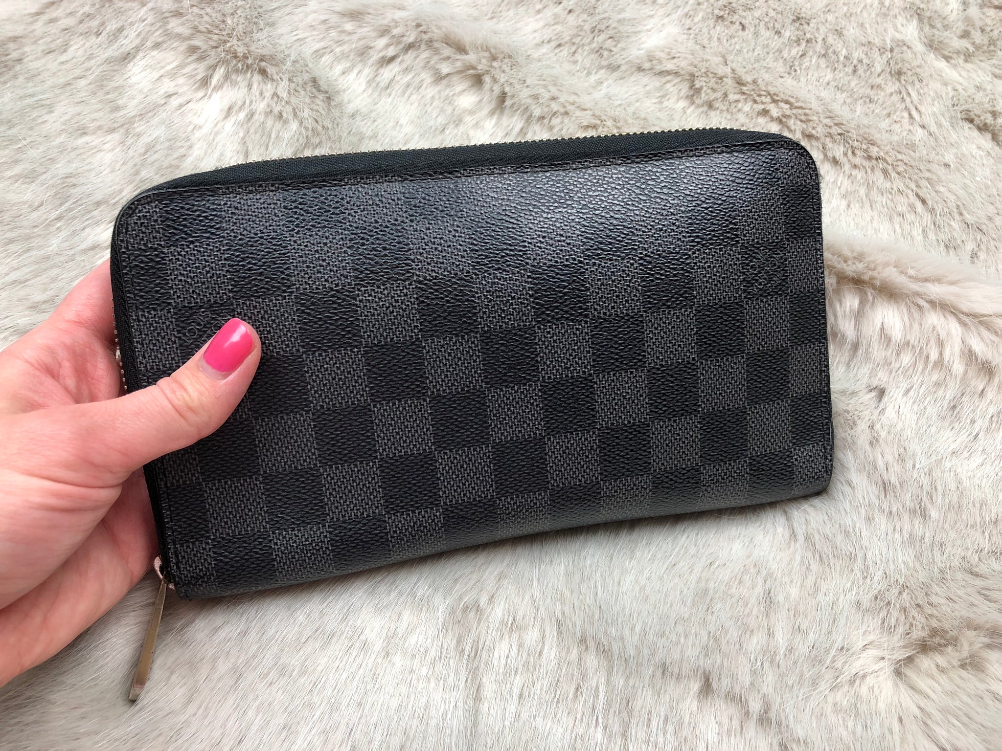 LOUIS VUITTON Damier Graphite XL Zippy Organizer Wallet