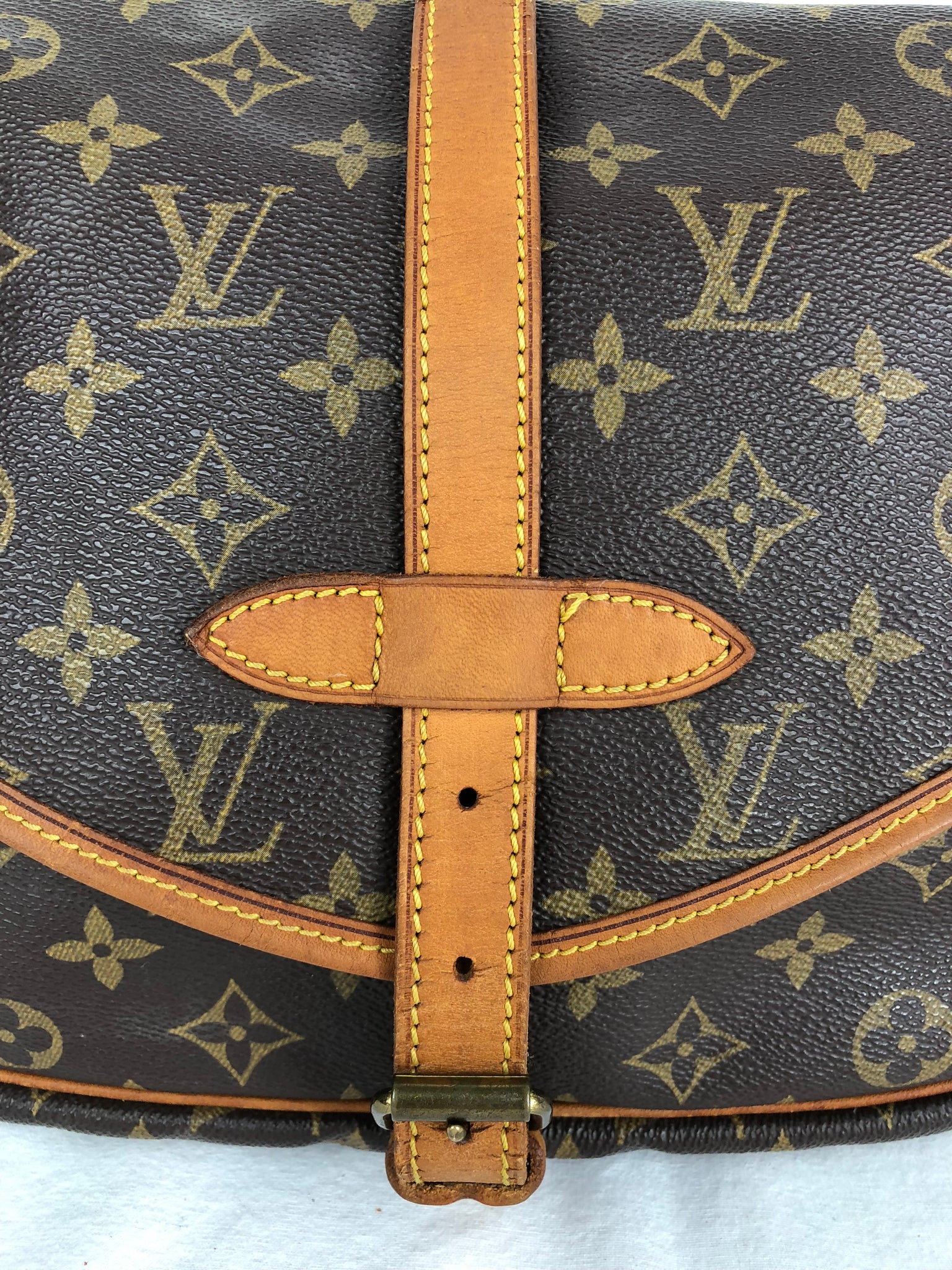 LOUIS VUITTON Saumur 30 Crossbody Bag (MB0918)