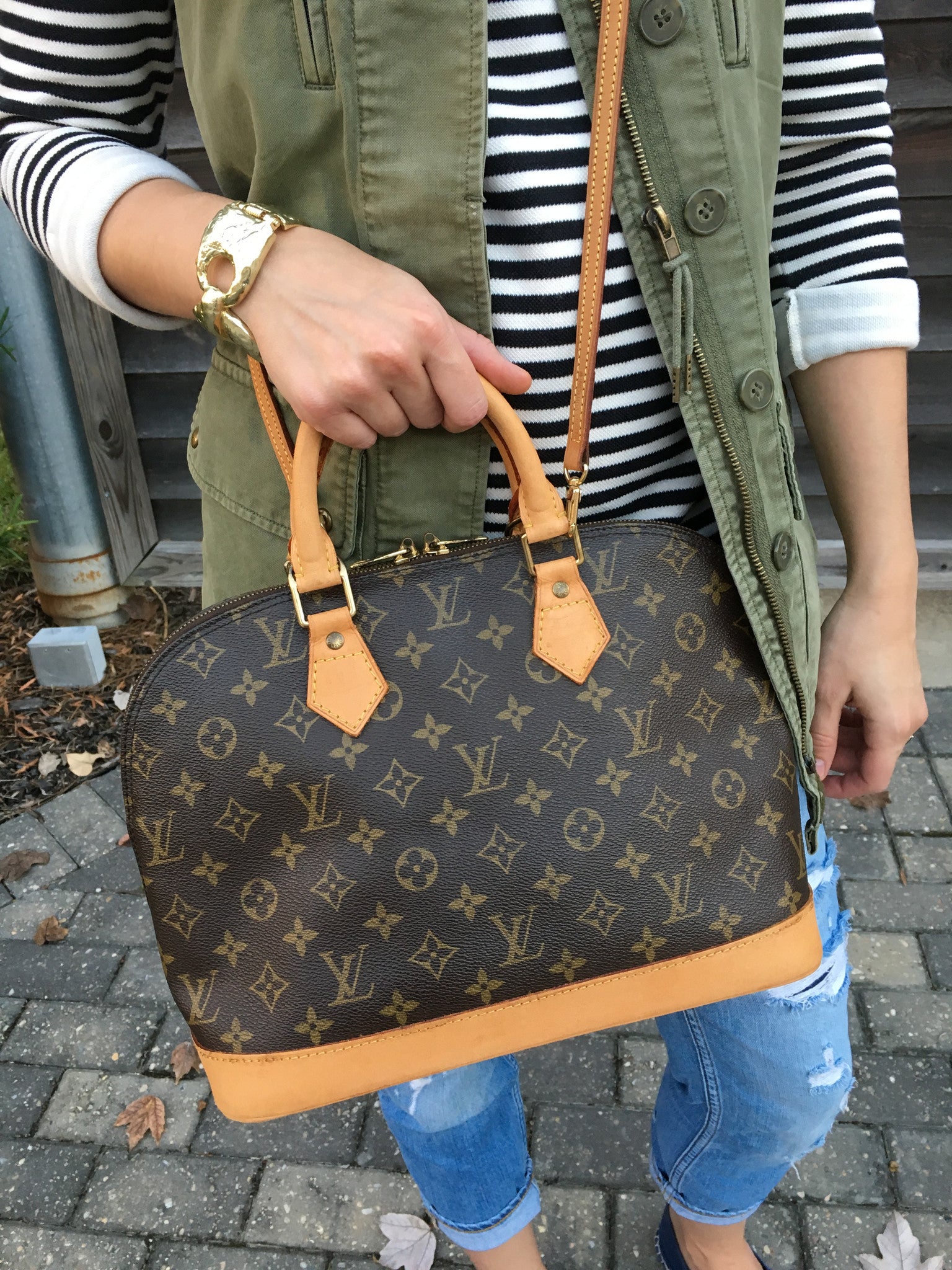 LOUIS VUITTON Monogram Alma PM w/ strap – Pretty Things Hoarder