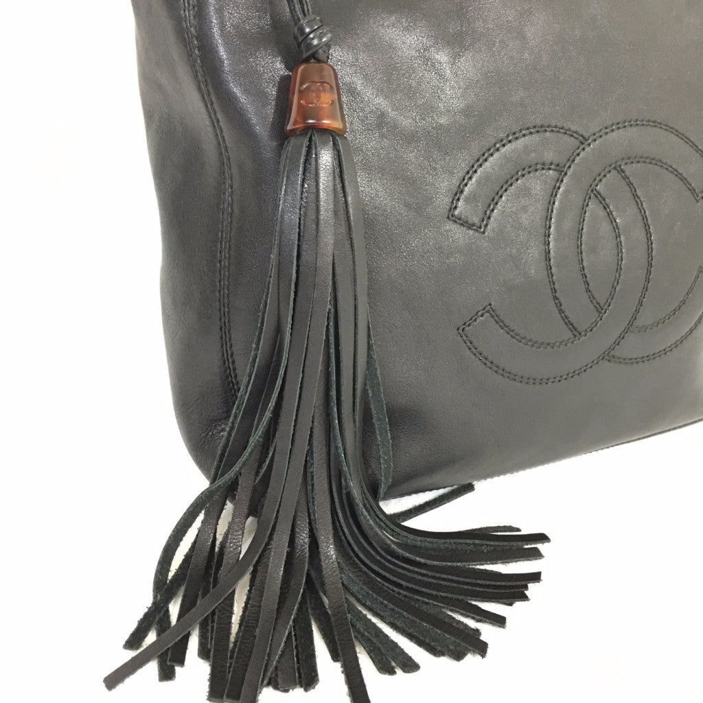 Chanel Vintage Lambskin Tassel Shoulder Bag (SHF-20875) – LuxeDH