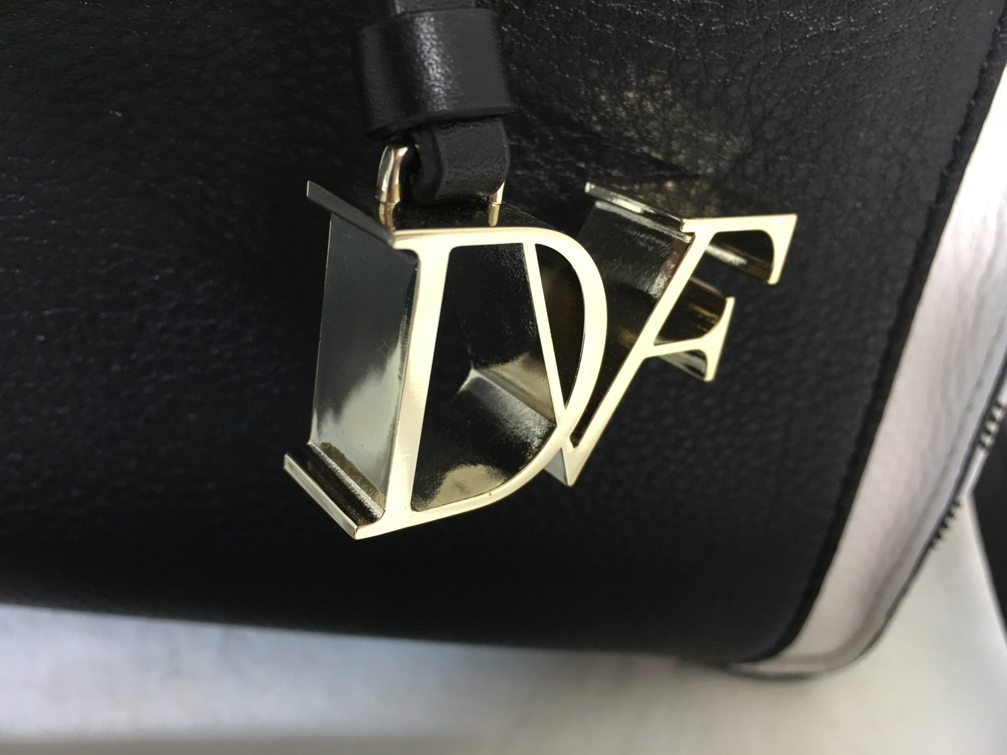[ NEW ] DVF Voyage Gingham Leather Satchel Bag With Wristlet
