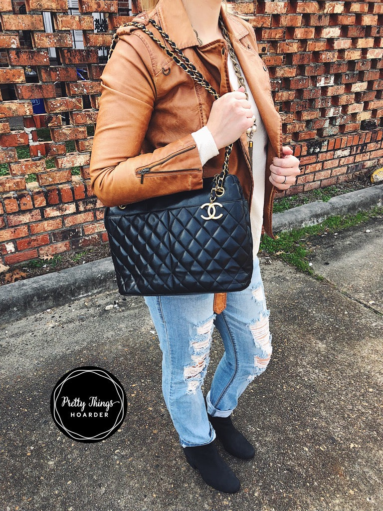 CHANEL Black Lambskin Quilted Shoulder Bag