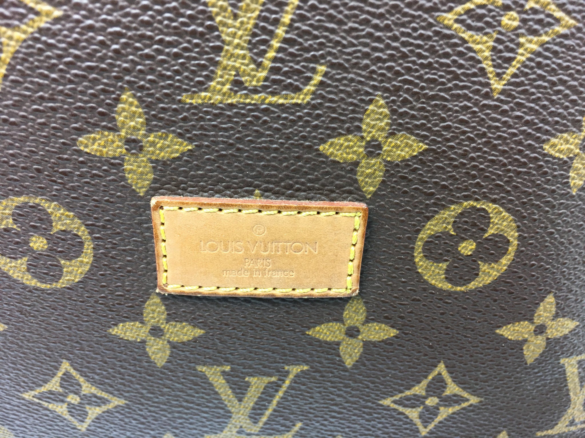 LOUIS VUITTON Saumur 43 Crossbody Bag