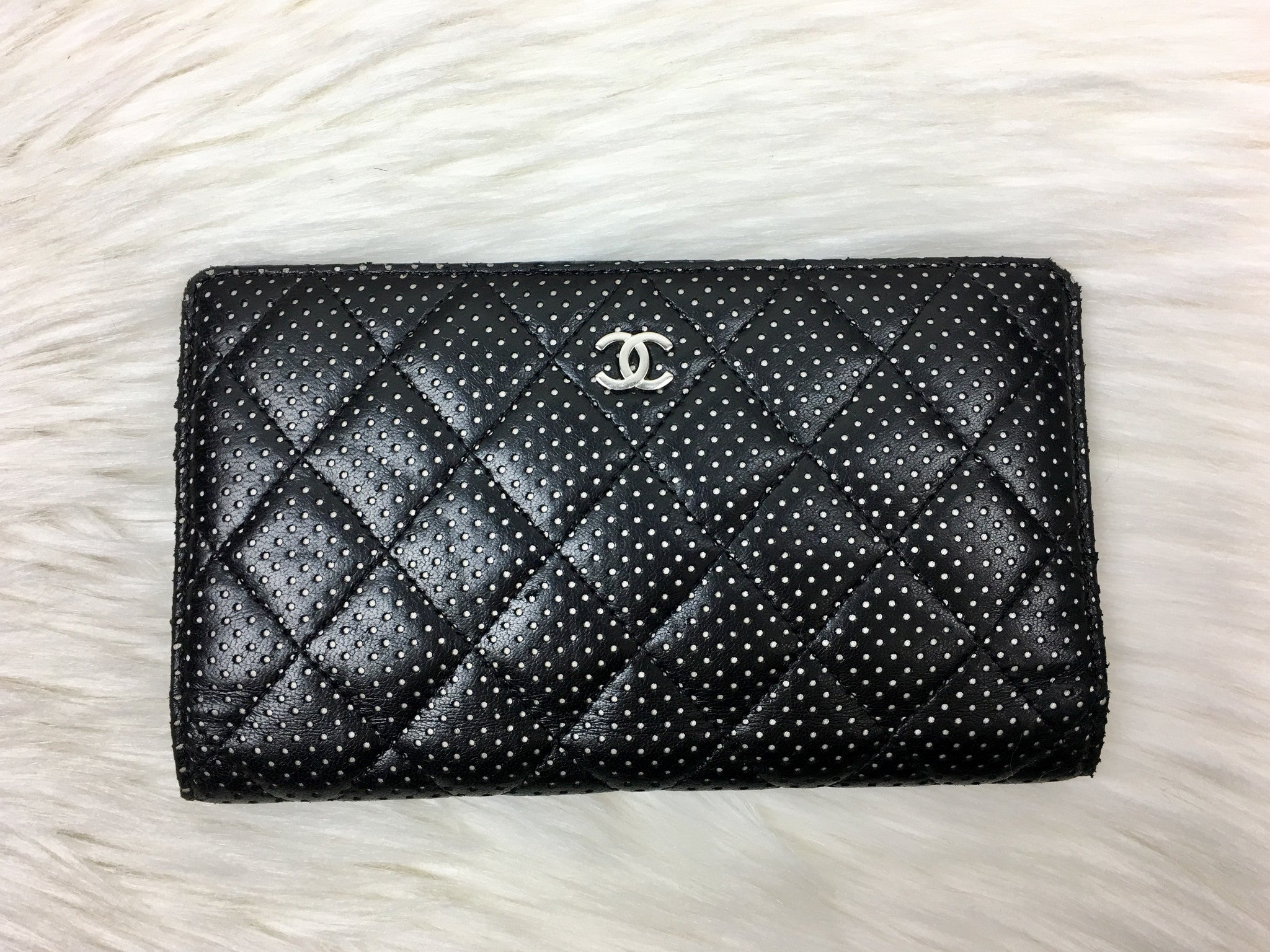 CHANEL Lambskin Perforated Black/White Wallet