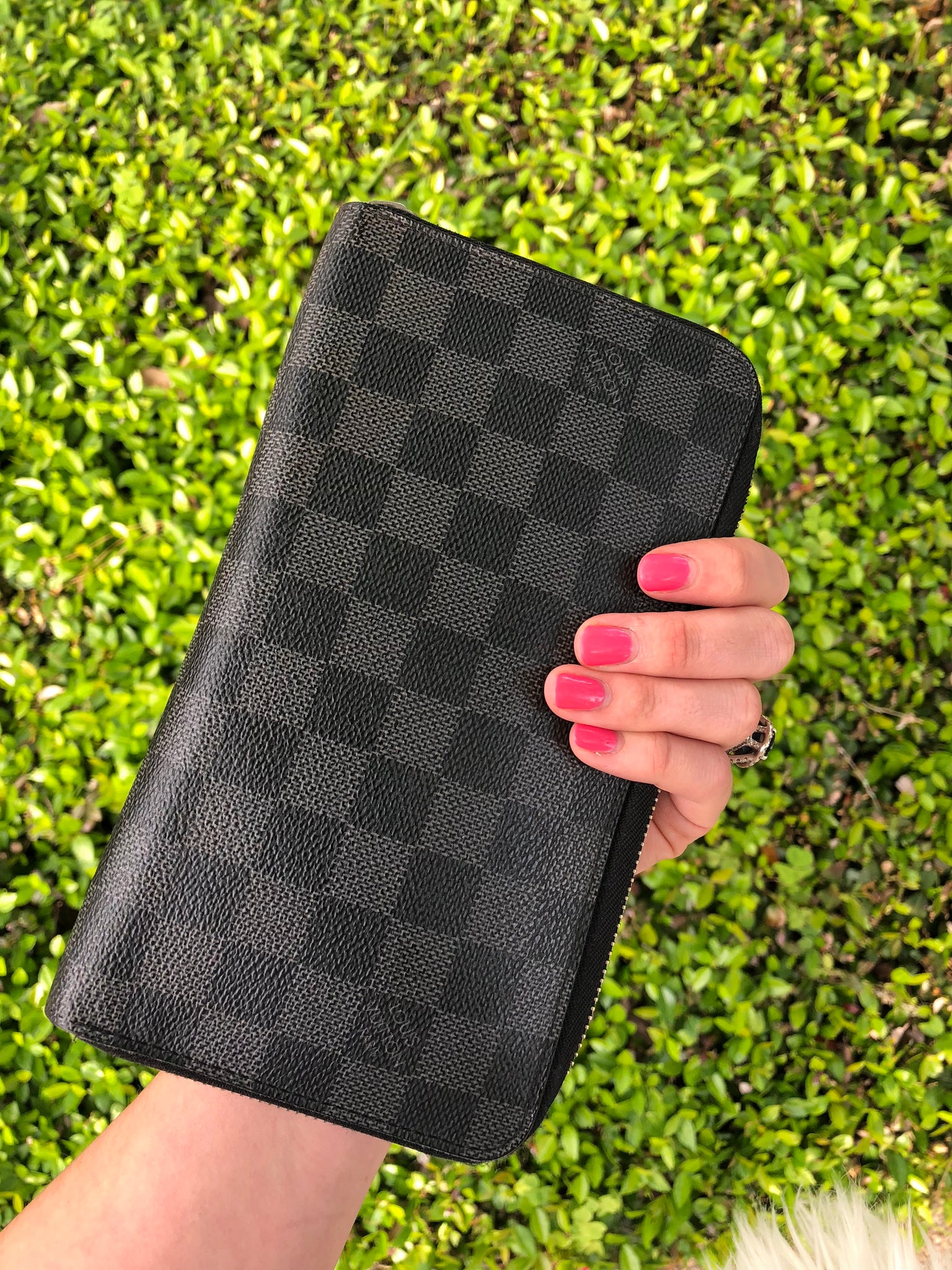 lv zippy wallet black