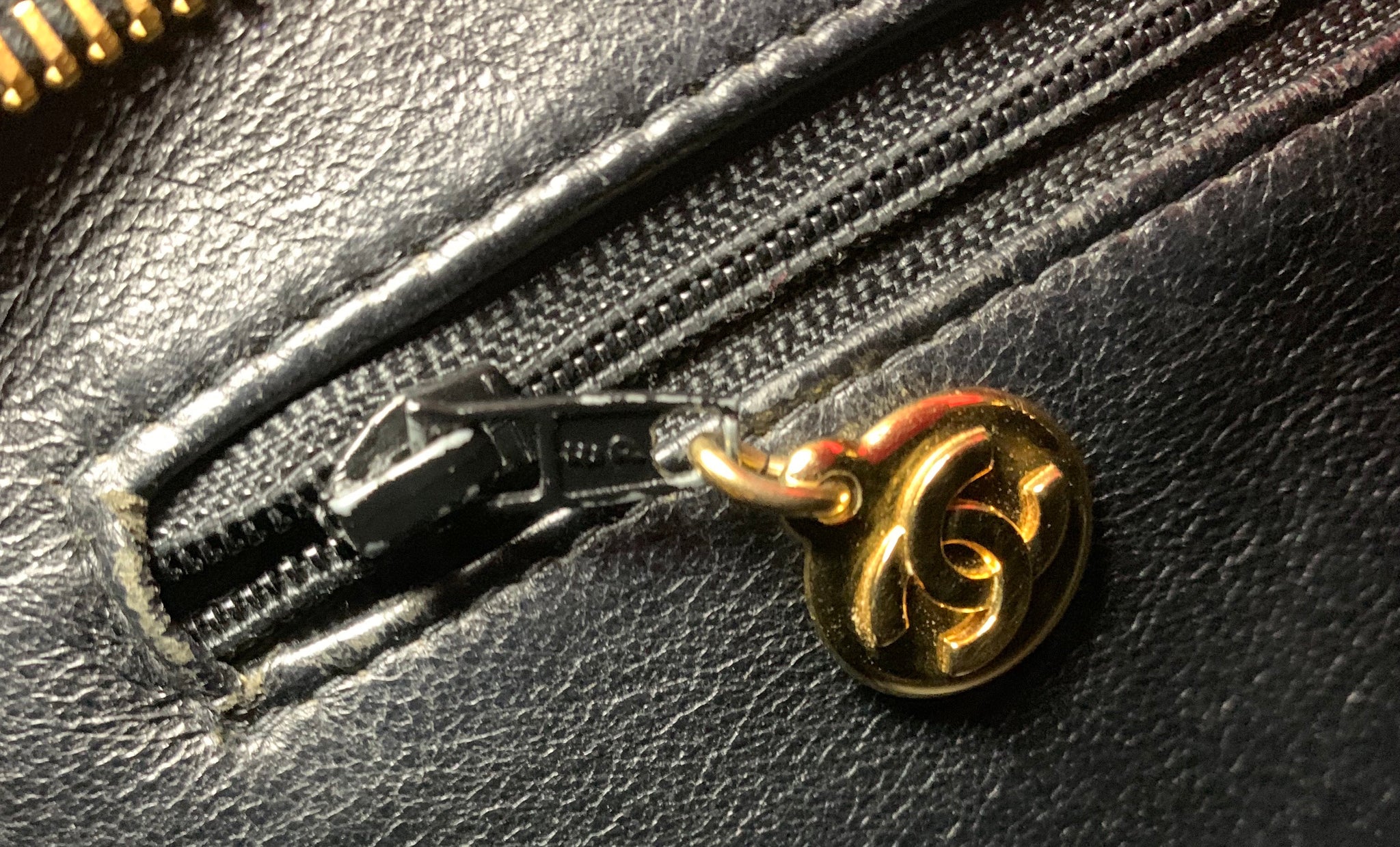 Chanel, a black caviar leather 'Medallion Tote' handbag, 1997-99. -  Bukowskis
