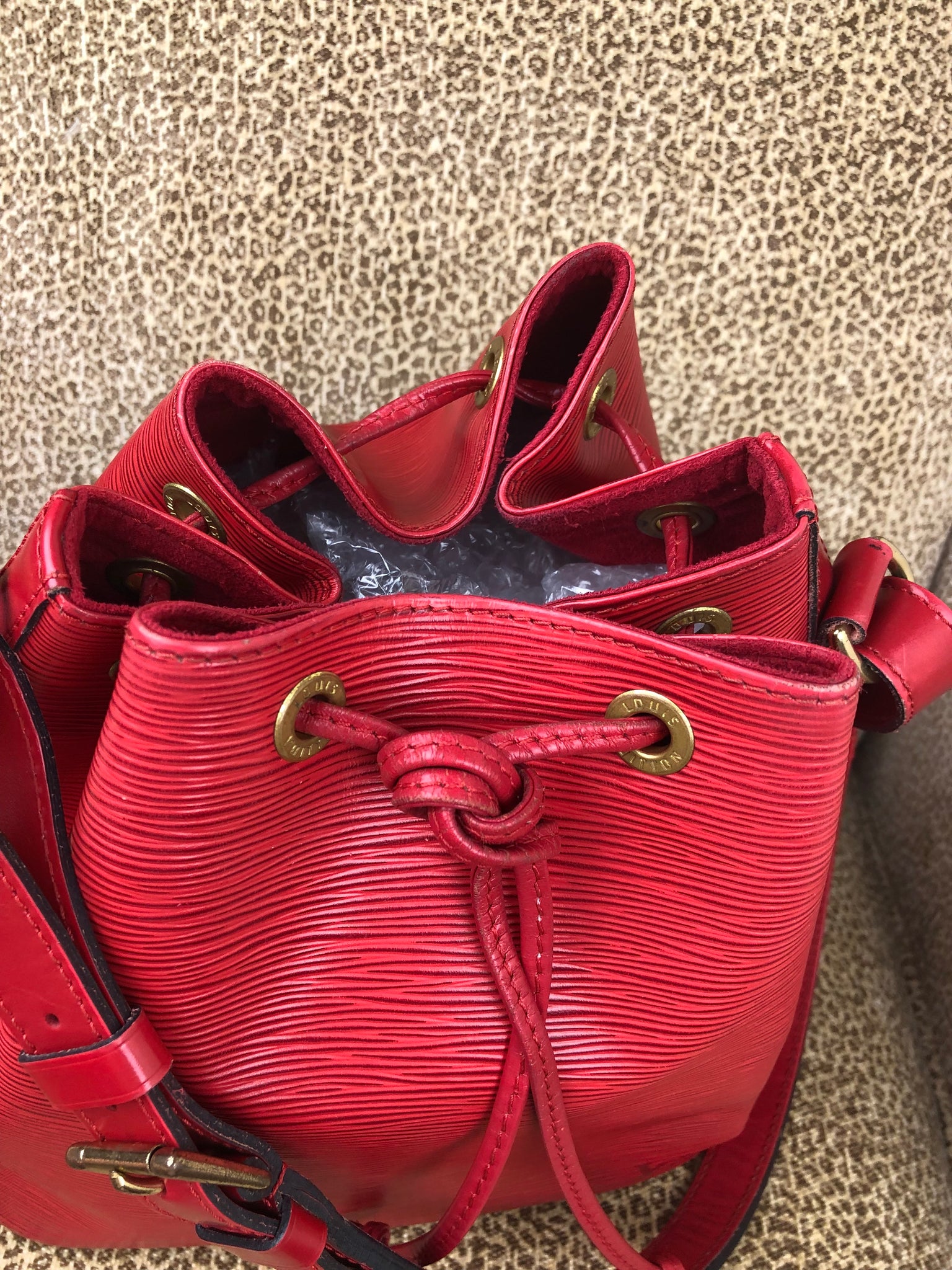 Red Louis Vuitton Epi Tricolor Noe Bucket Bag – Designer Revival