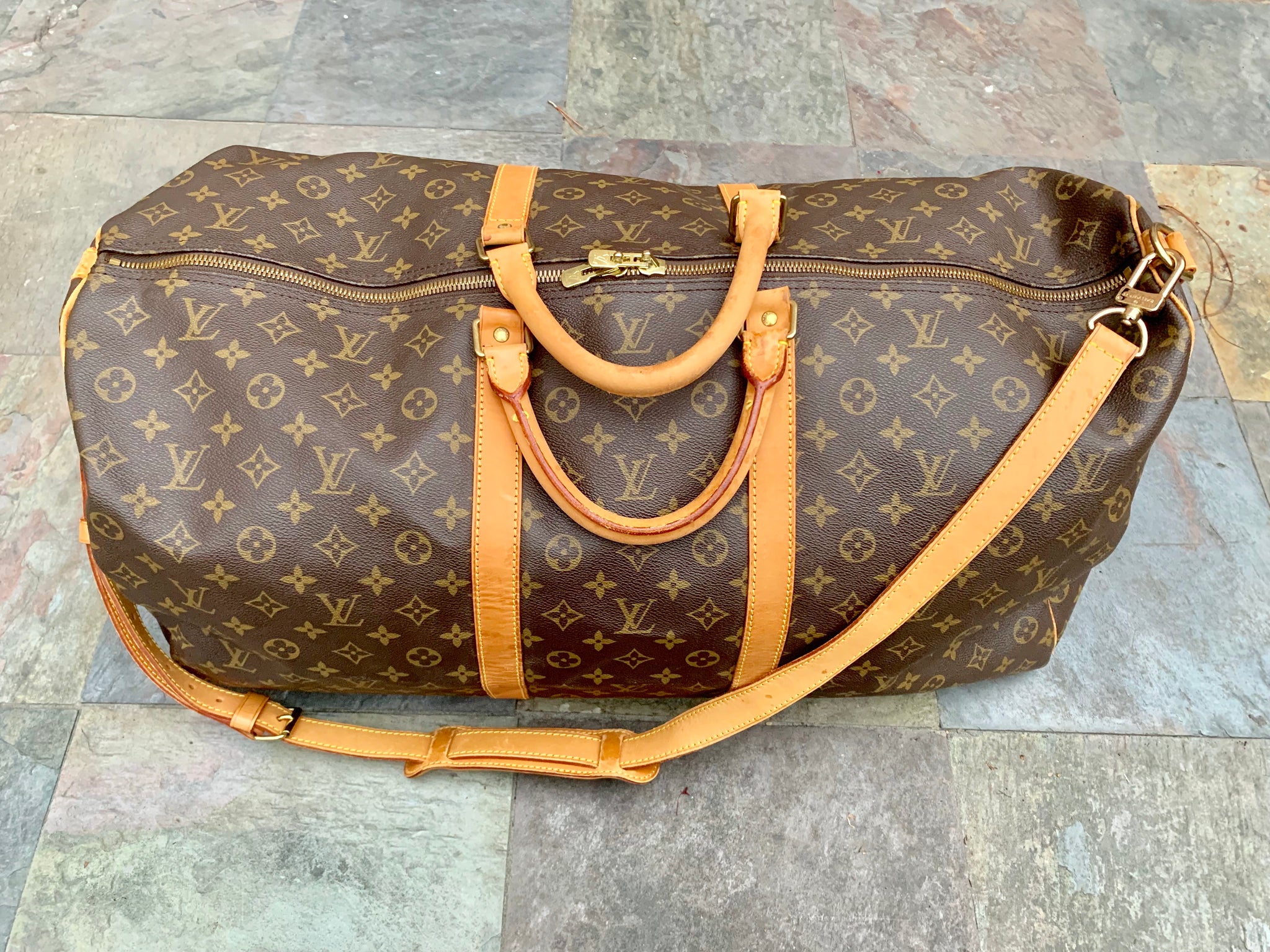 LOUIS VUITTON Keepall Bandouliere 60 Duffel Bag