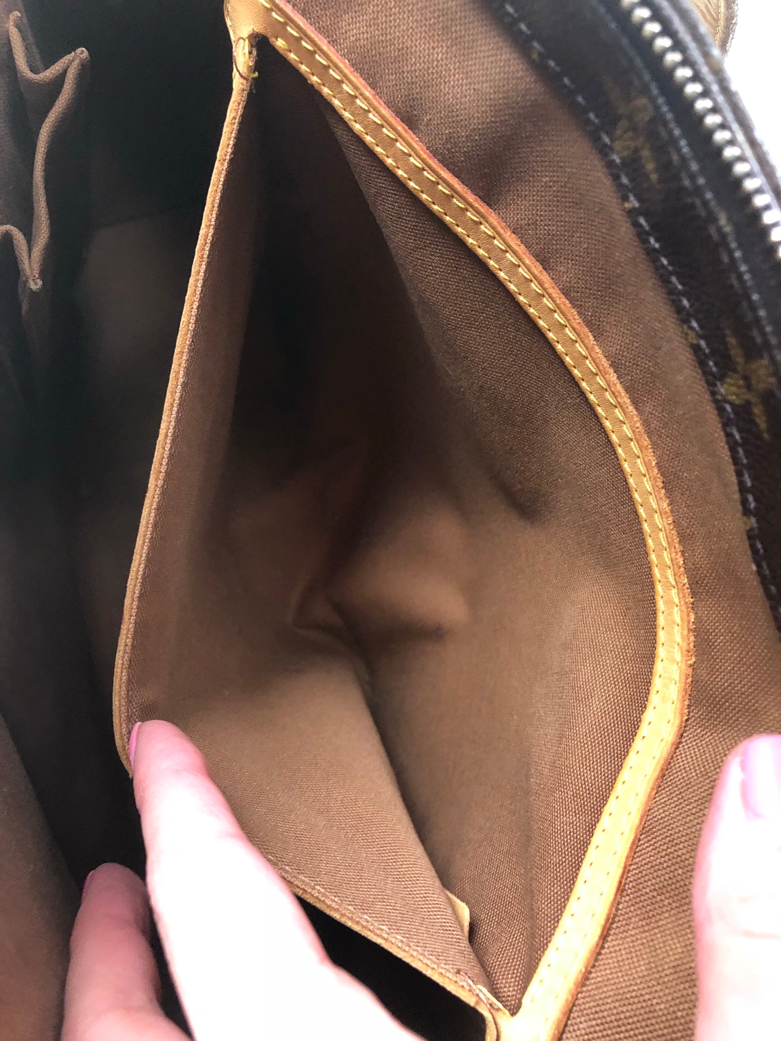 Louis Vuitton Discontinued Monogram Cabas Mezzo Zip Tote Shoulder Bag MM  82lv221