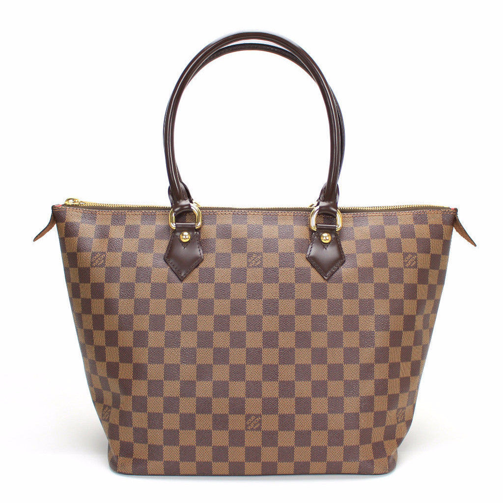 Whay if you want a bag with a zipper? The Louis Vuitton Saleya MM